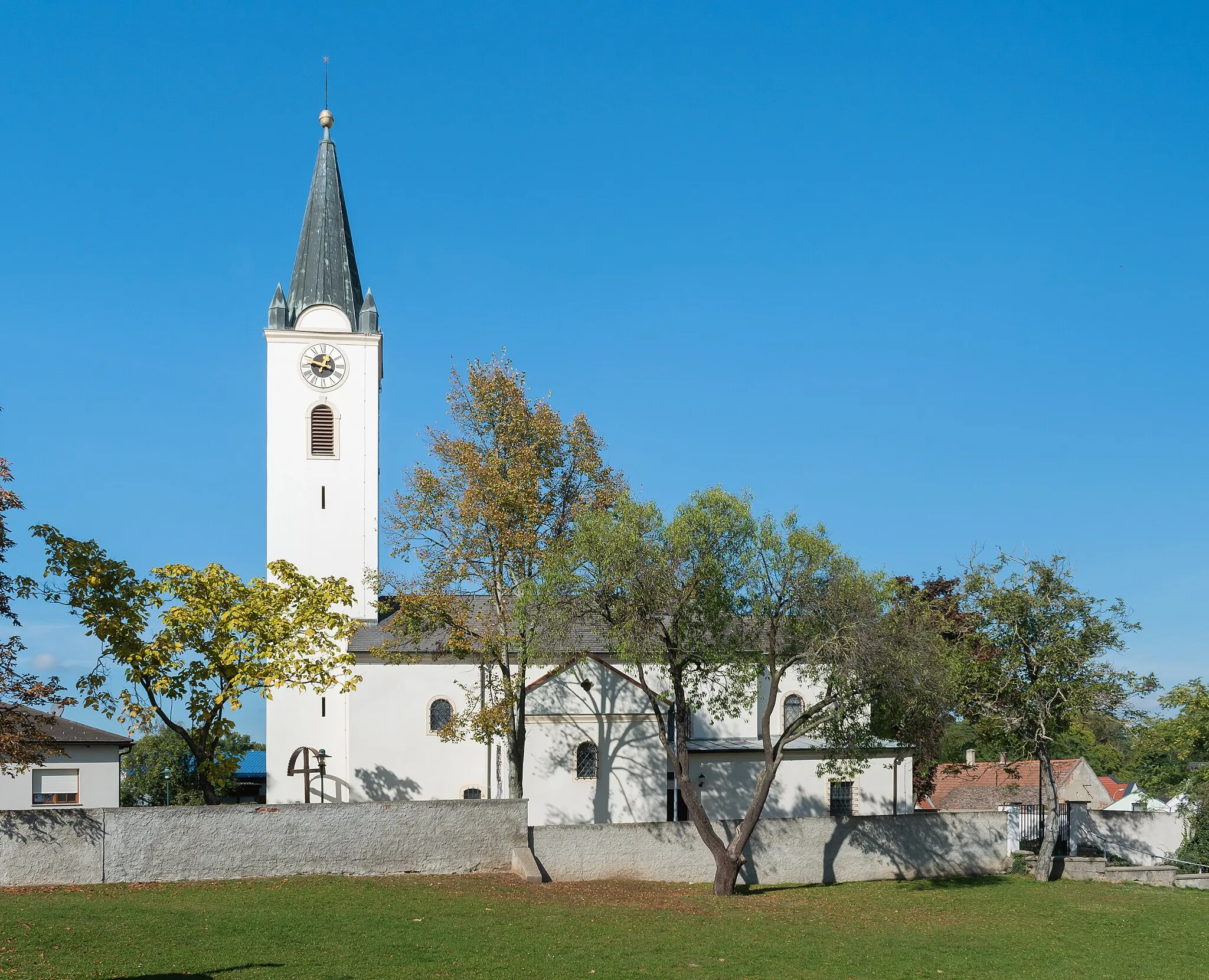 Photo showing: Holy Trinity church in Gattendorf, Burgenland, Austria