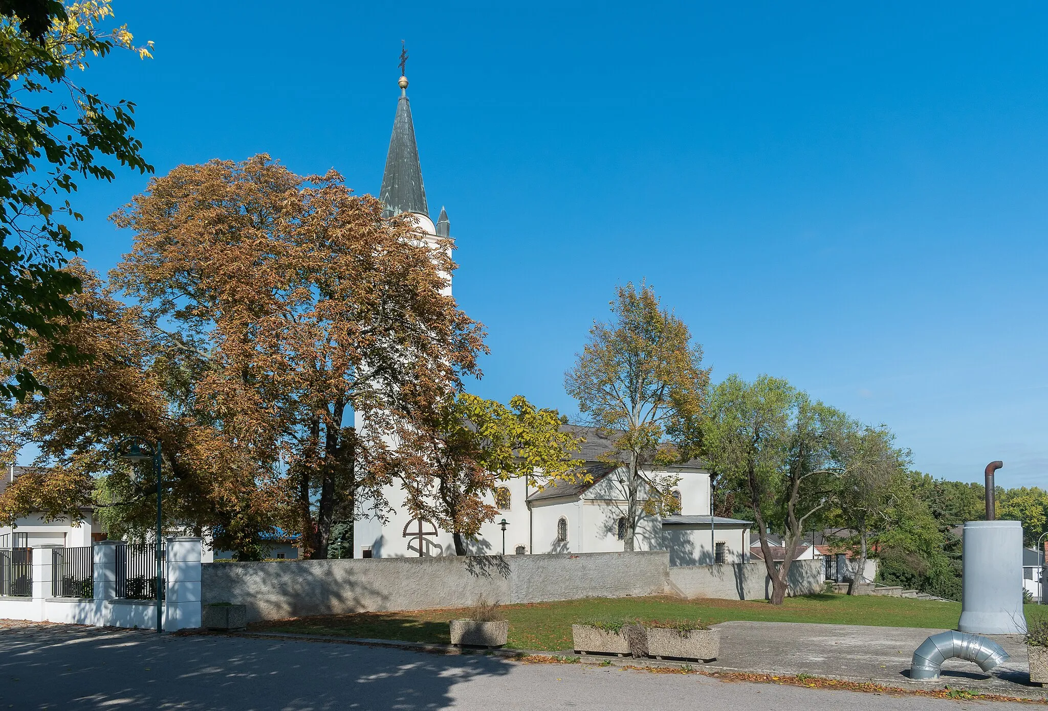 Photo showing: Holy Trinity church in Gattendorf, Burgenland, Austria