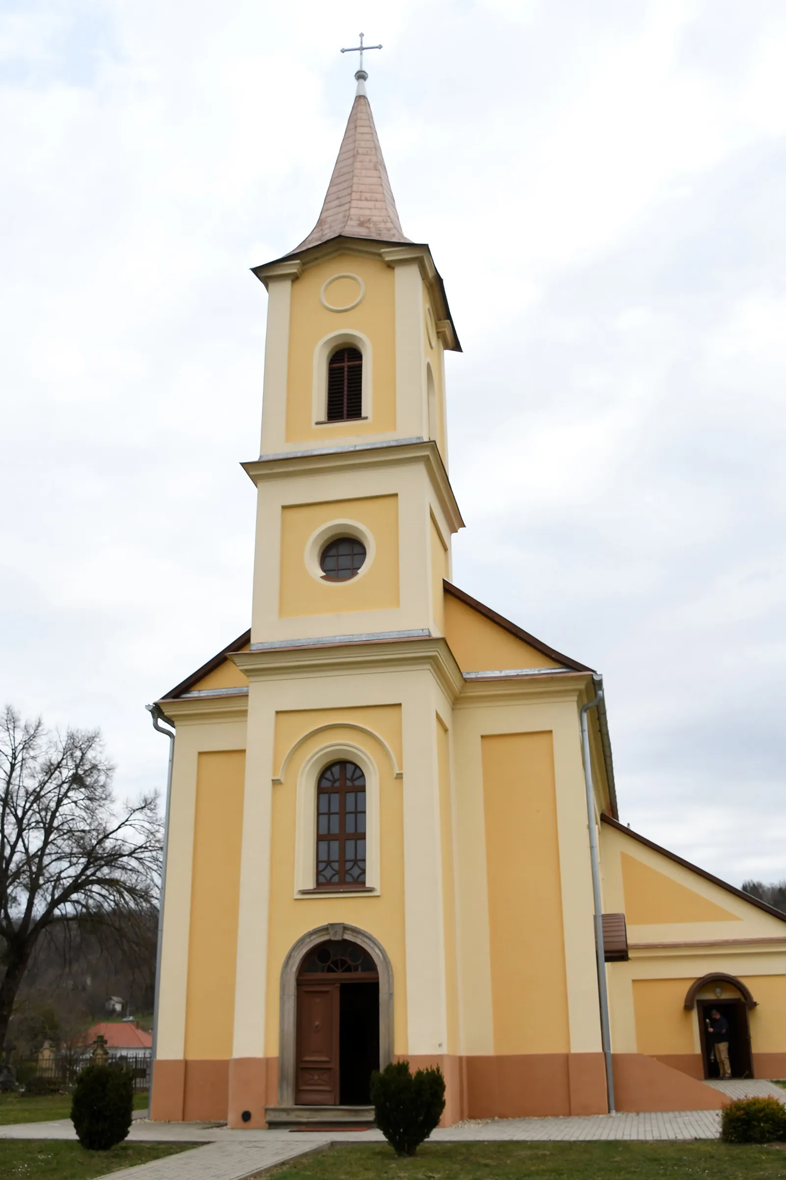 Photo showing: Roman Catholic church in Felsőrajk, Hungary