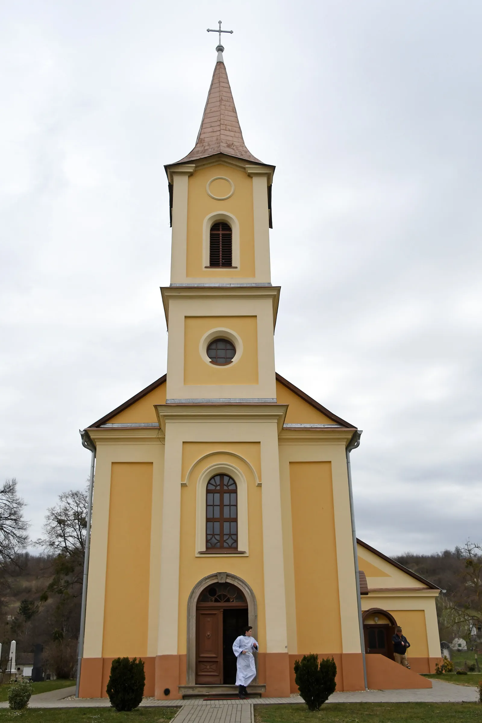 Photo showing: Roman Catholic church in Felsőrajk, Hungary