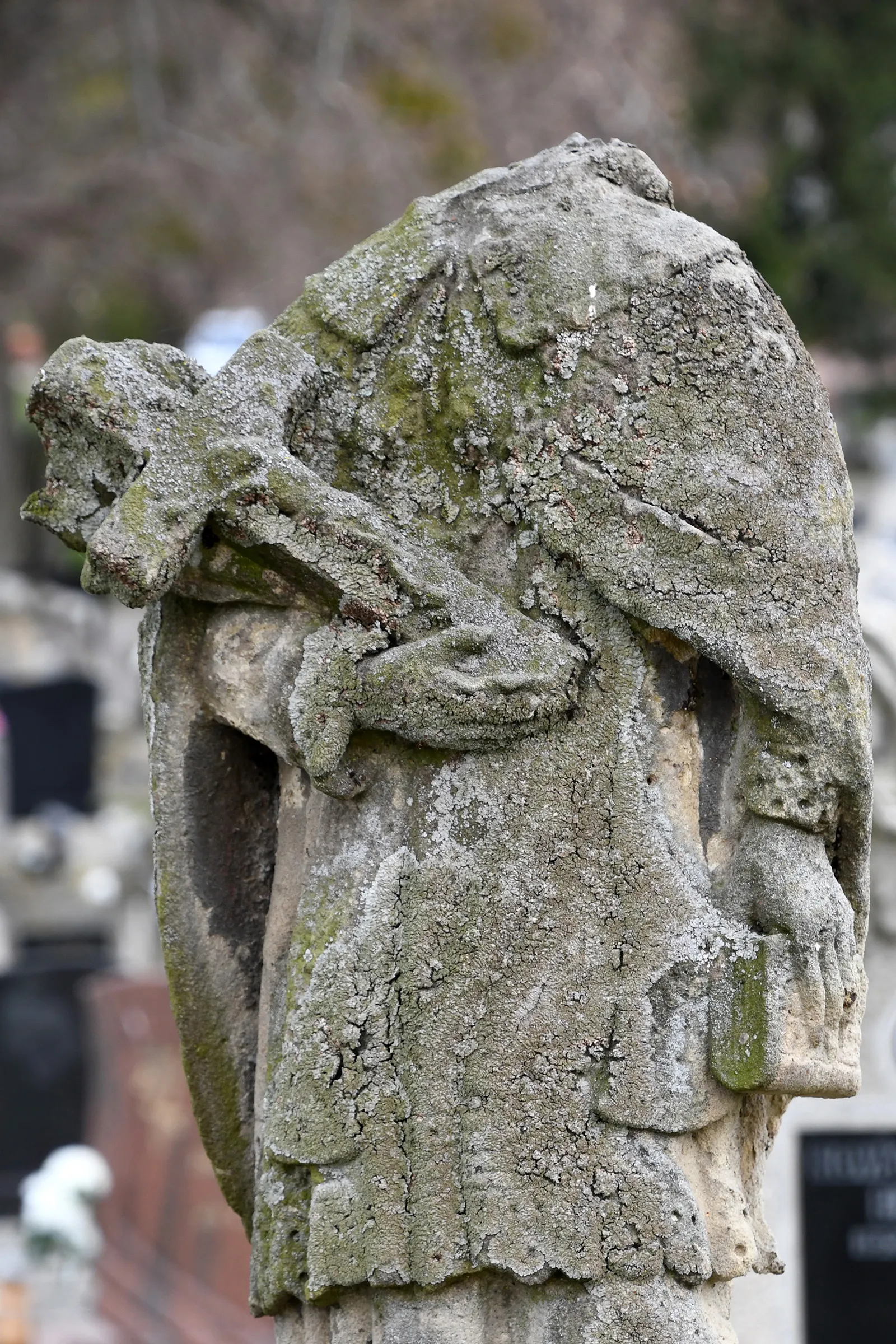 Photo showing: Statue of Saint John of Nepomuk on a grave in the cemetery of Felsőrajk, Hungary