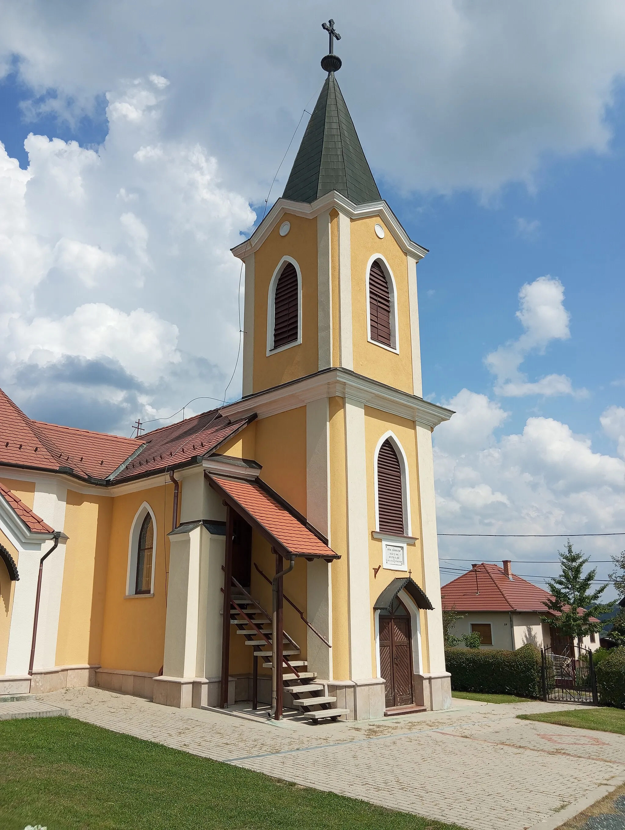 Photo showing: Sárhida, katolikus templom
