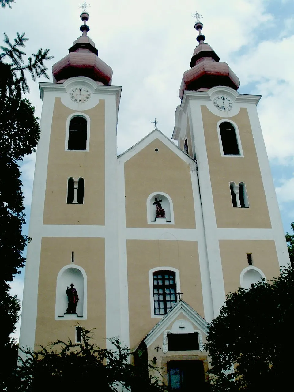 Photo showing: Nagykapornak, Szentséges Üdvözítő római katolikus templom