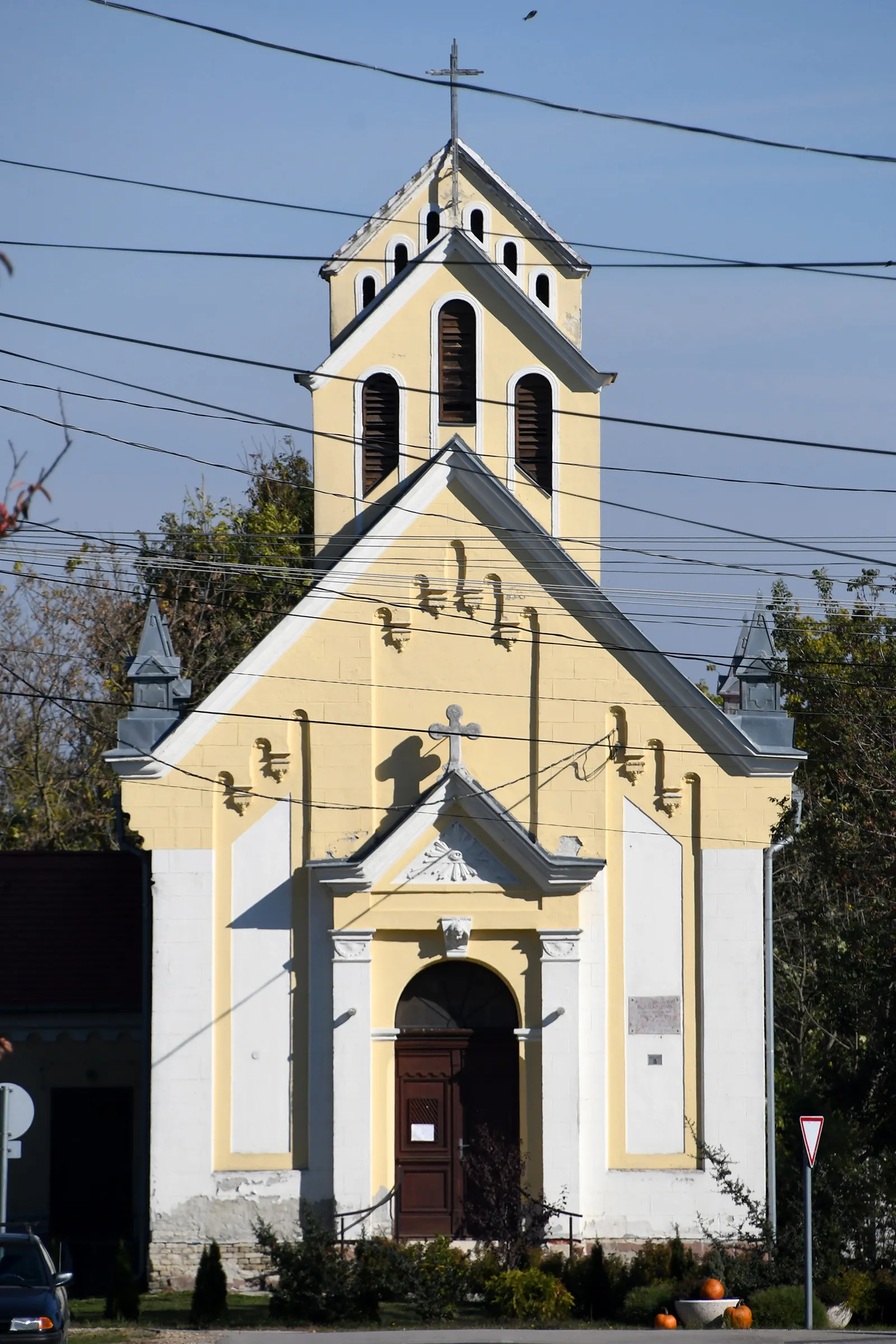 Photo showing: Roman Catholic church in Enese, Hungary