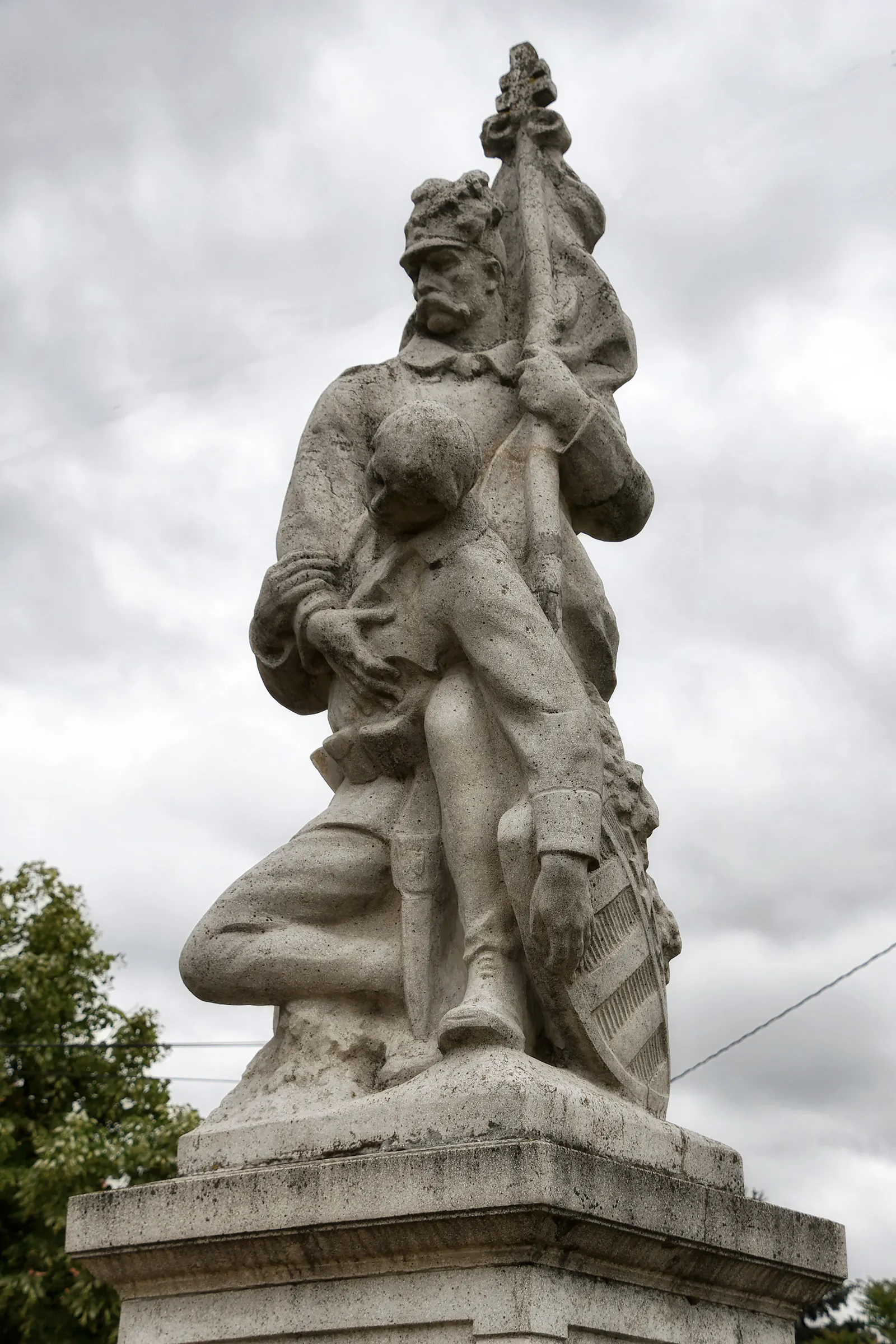 Photo showing: The memorial of the world wars in Abda, Hungary