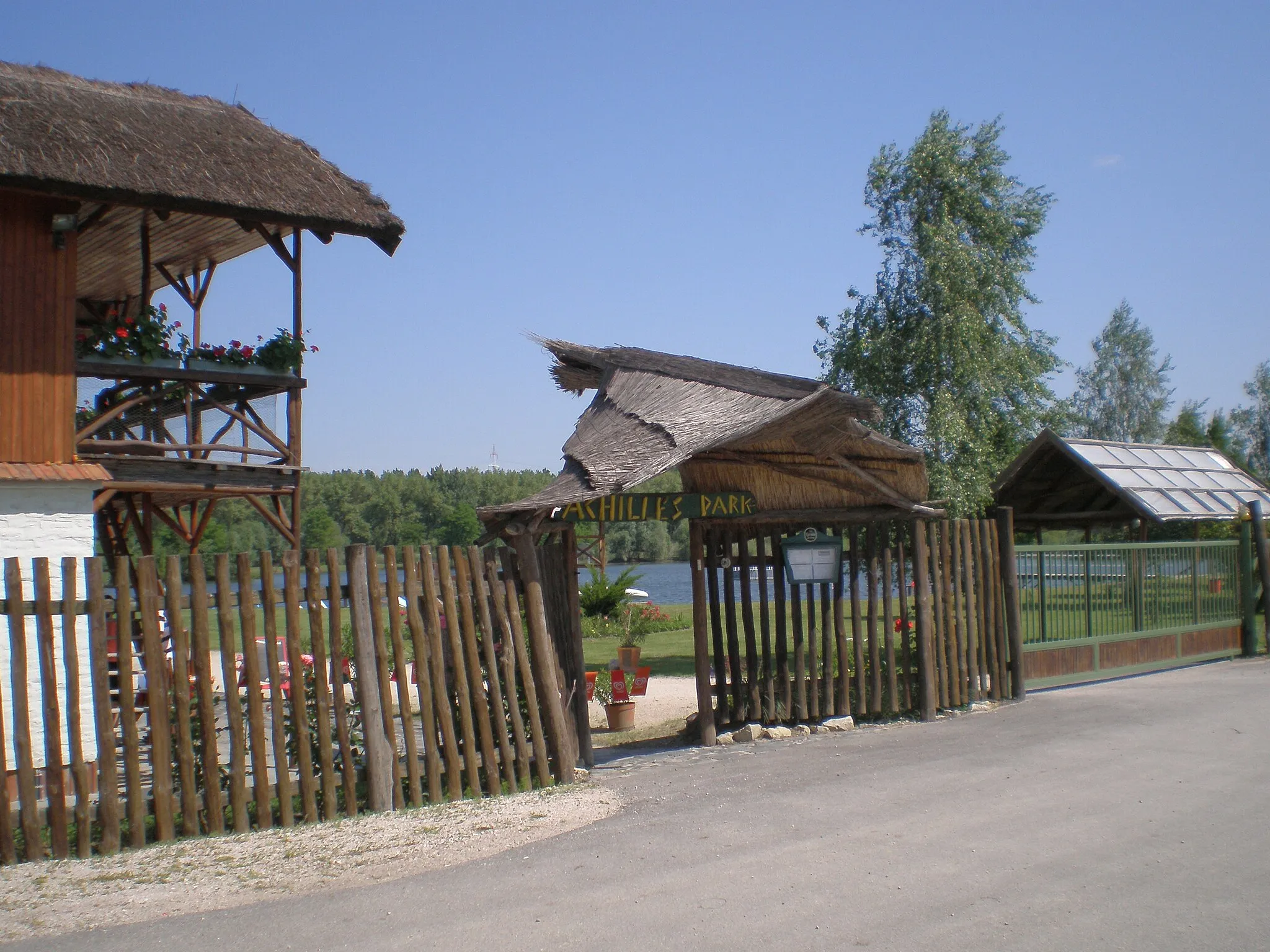 Photo showing: A fürdő, az Achilles Park bejárata (Gyirmót, Győr)