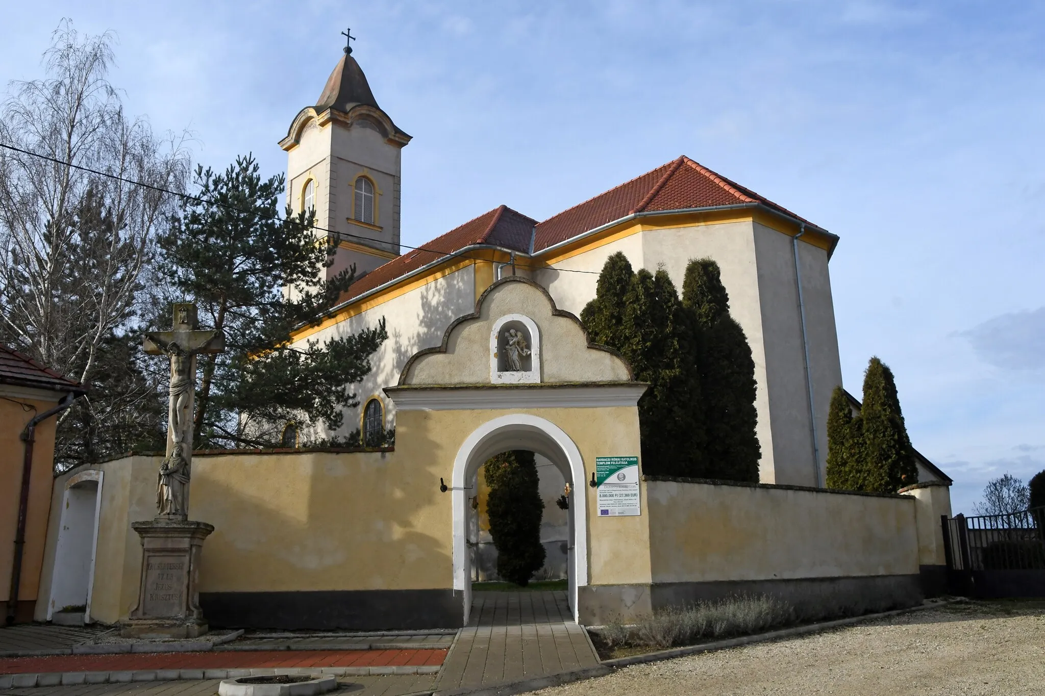 Photo showing: Roman Catholic church in Barbacs, Hungary