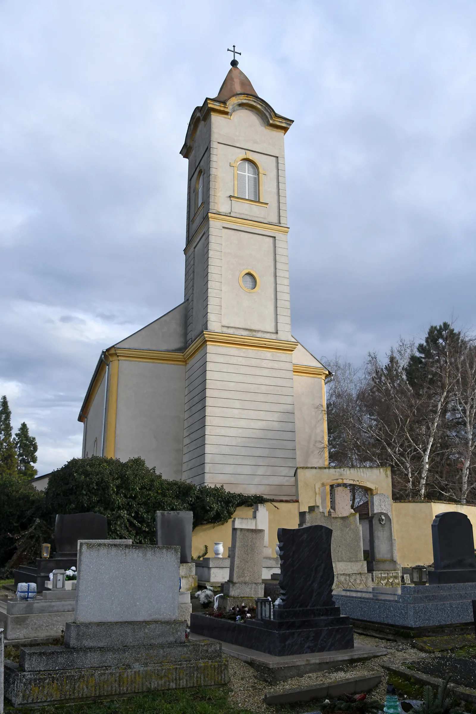 Photo showing: Roman Catholic church in Barbacs, Hungary