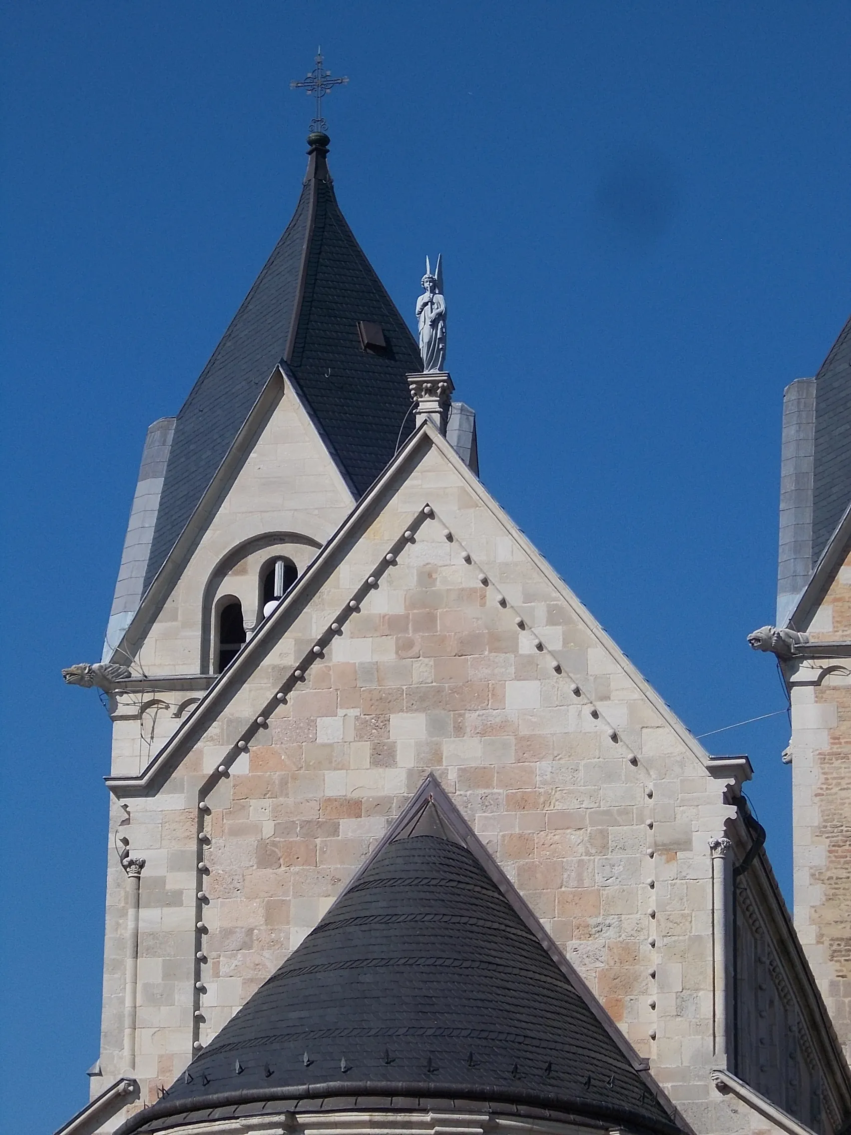 Photo showing: : Abbey church of St James, angel with a whistle. - Lébény, Győr-Moson-Sopron County, Hungary.