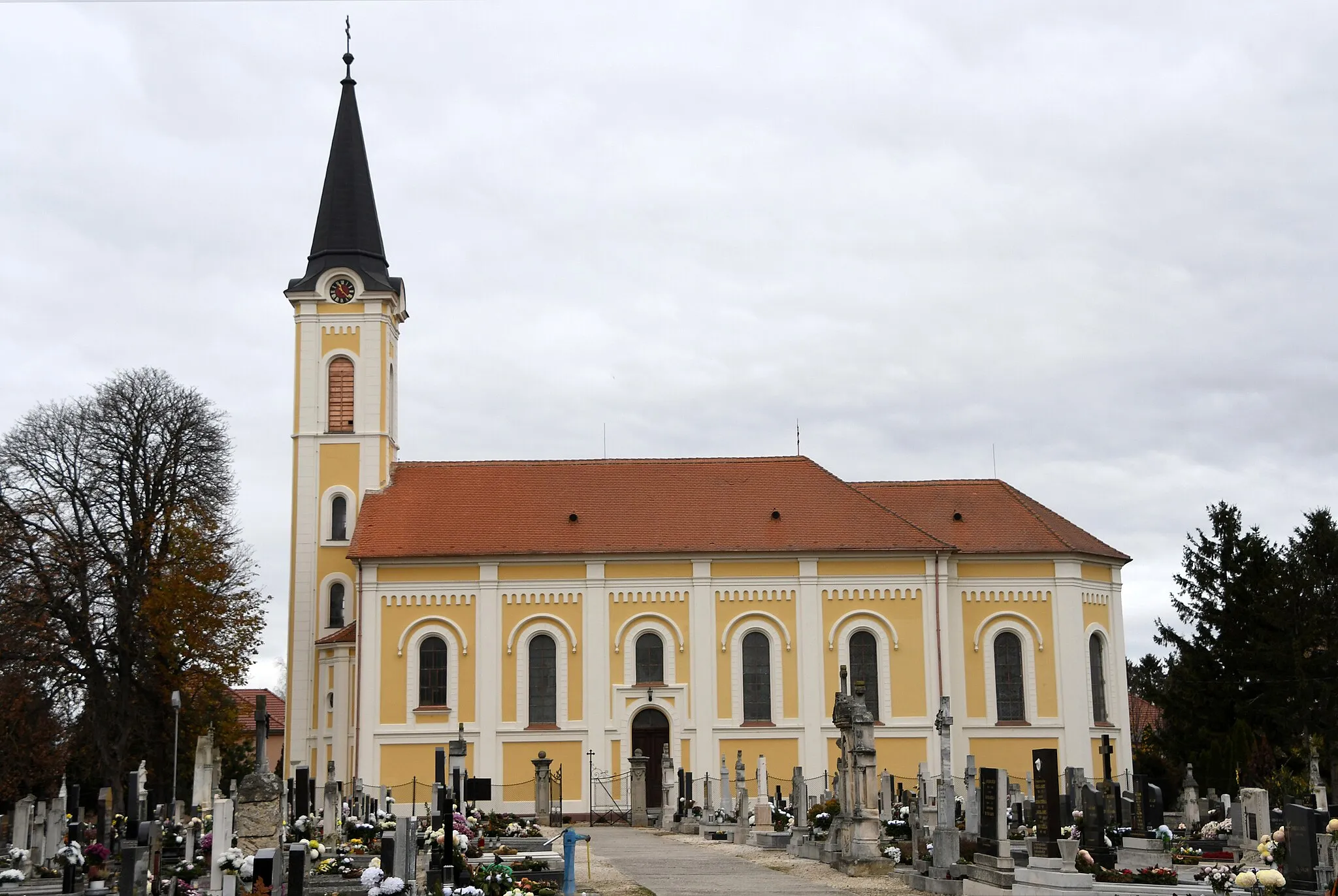 Photo showing: Roman Catholic church in Agyagosszergény, Hungary
