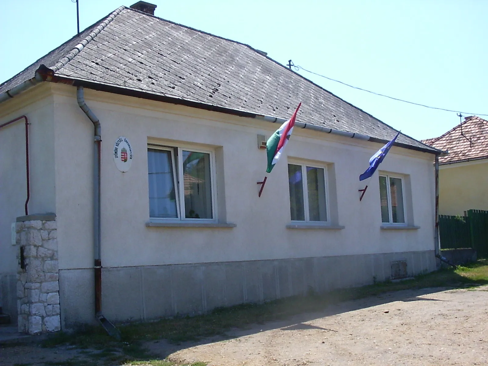 Photo showing: Gyömörei községháza