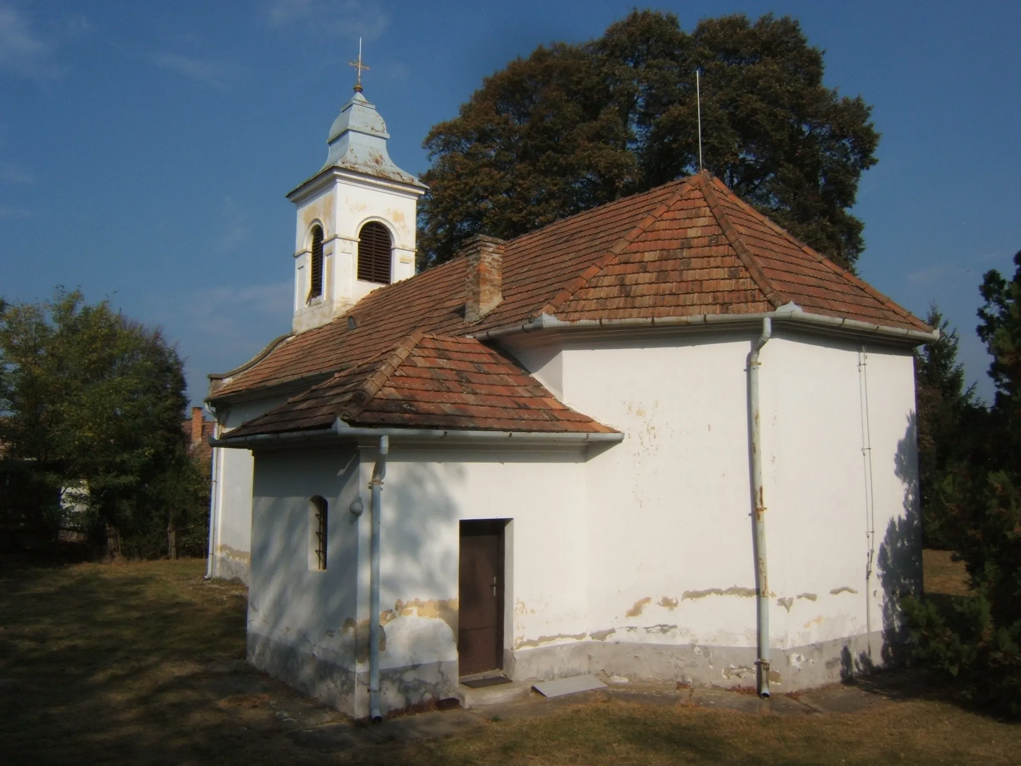 Photo showing: Felpéc, katolikus templom,  barokk, 1752. Berendezés: főoltár, barokk, 1750 körül. azonosító: 4046 törzsszám: 3531 - Győr-Moson-Sopron
, Felpéc. Táncsics u.