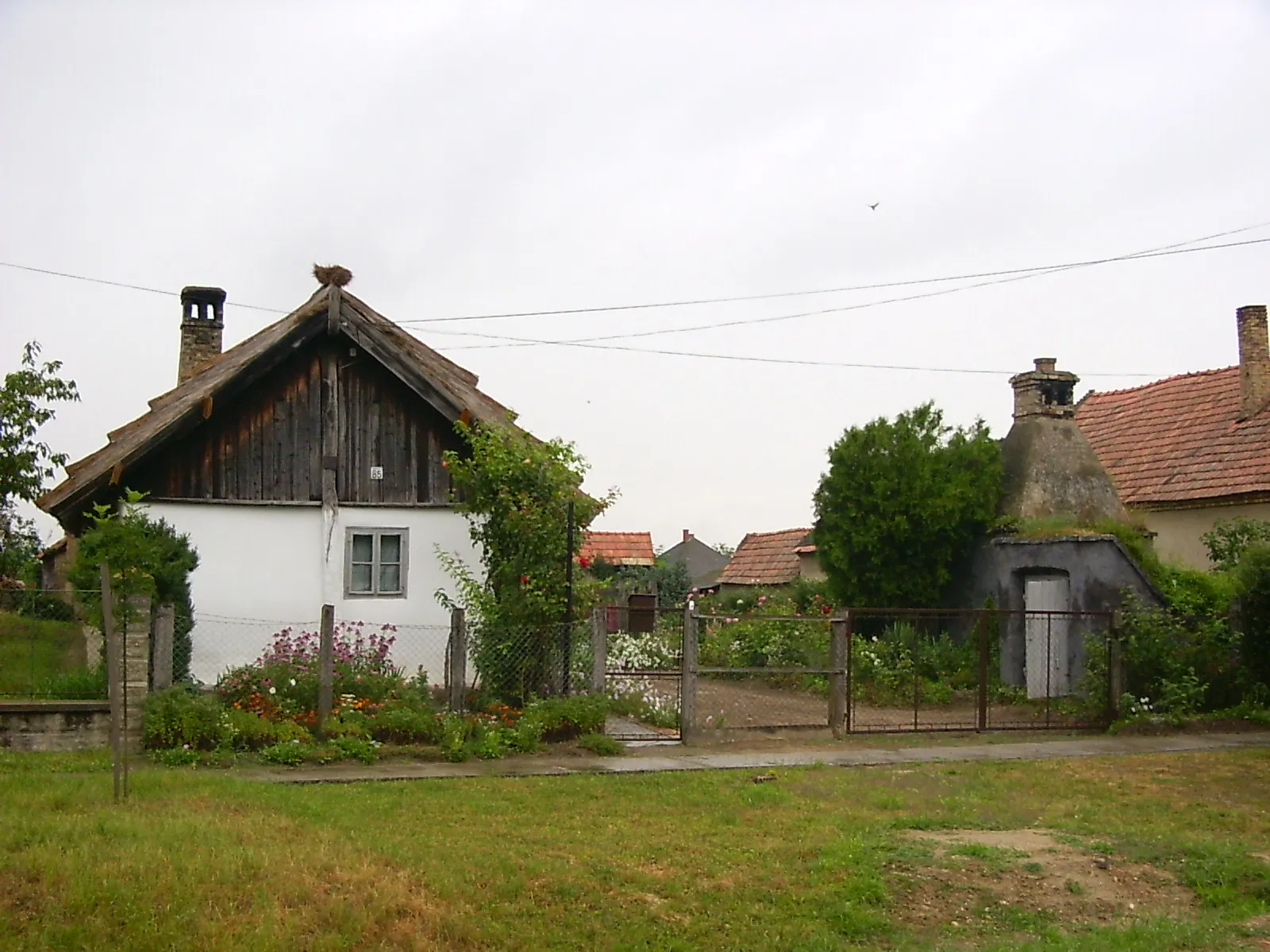 Photo showing: Nyalka, old home of a peasant family