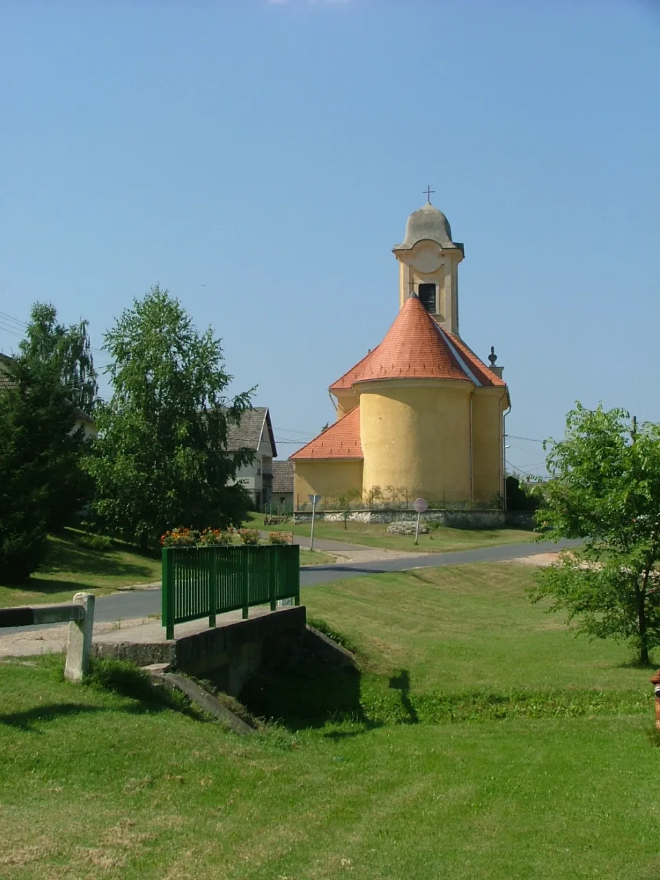Photo showing: Fenyőfő, Mary Magdalene church