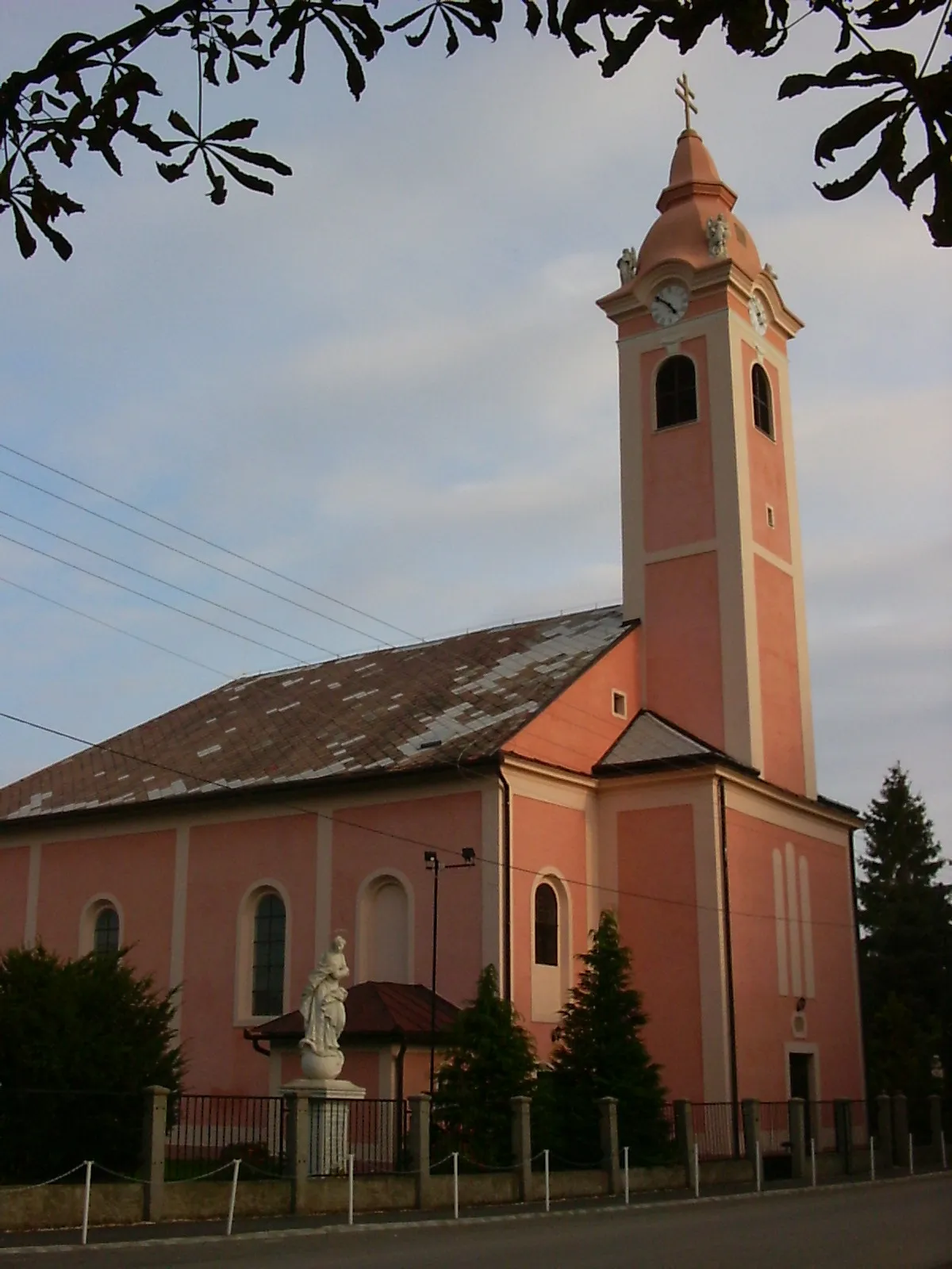 Photo showing: Mihályi, Holy Trinity church
