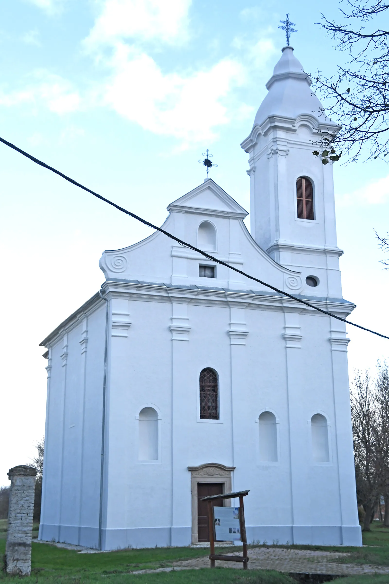Photo showing: Roman Catholic church in Vadosfa, Hungary