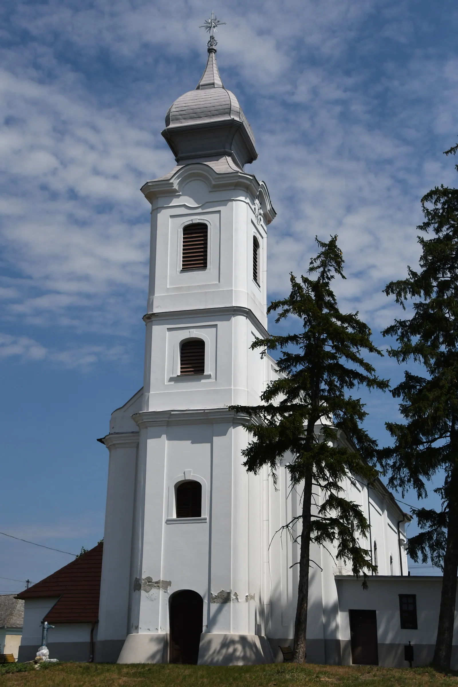 Photo showing: Roman Catholic church in Marcaltő, Hungary