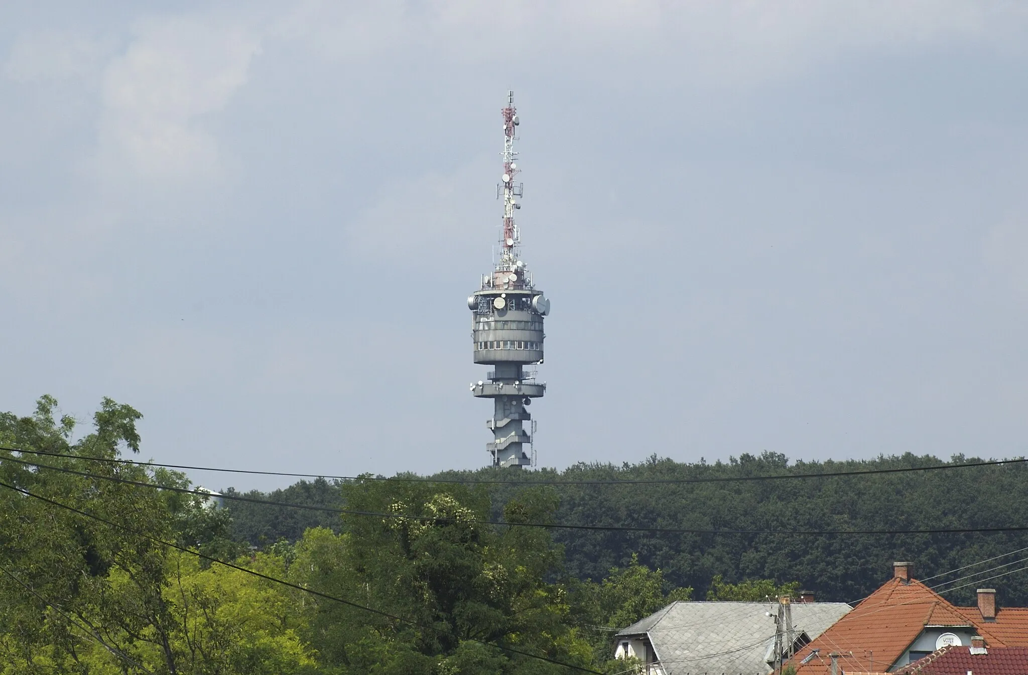 Photo showing: The Bazita television tower, a view from Bazita village (Hungary)