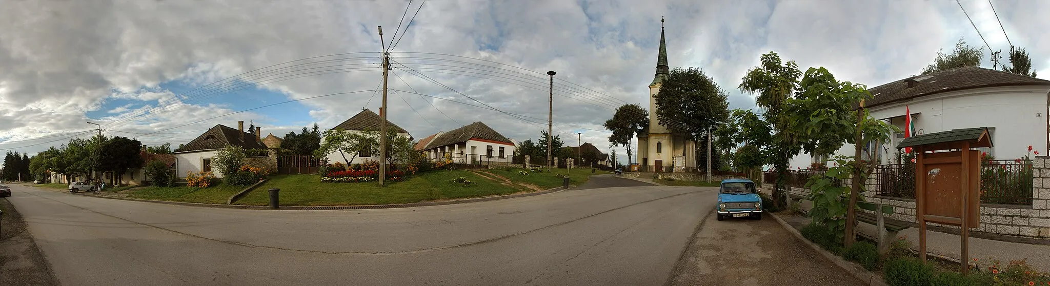 Photo showing: A panorama in the mainstreet of Bakonyszentkirály