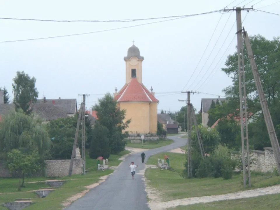 Photo showing: The church of Fenyőfő, Hungary

This is a photo of a monument in Hungary. Identifier: 12109