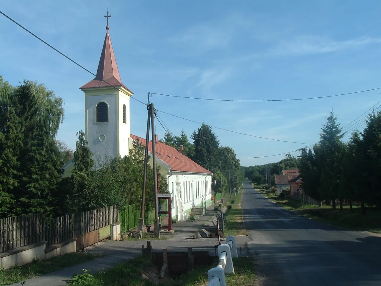 Photo showing: Petőmihályfa, Hungary. Szent Mihály római katolikus iskolakápolna