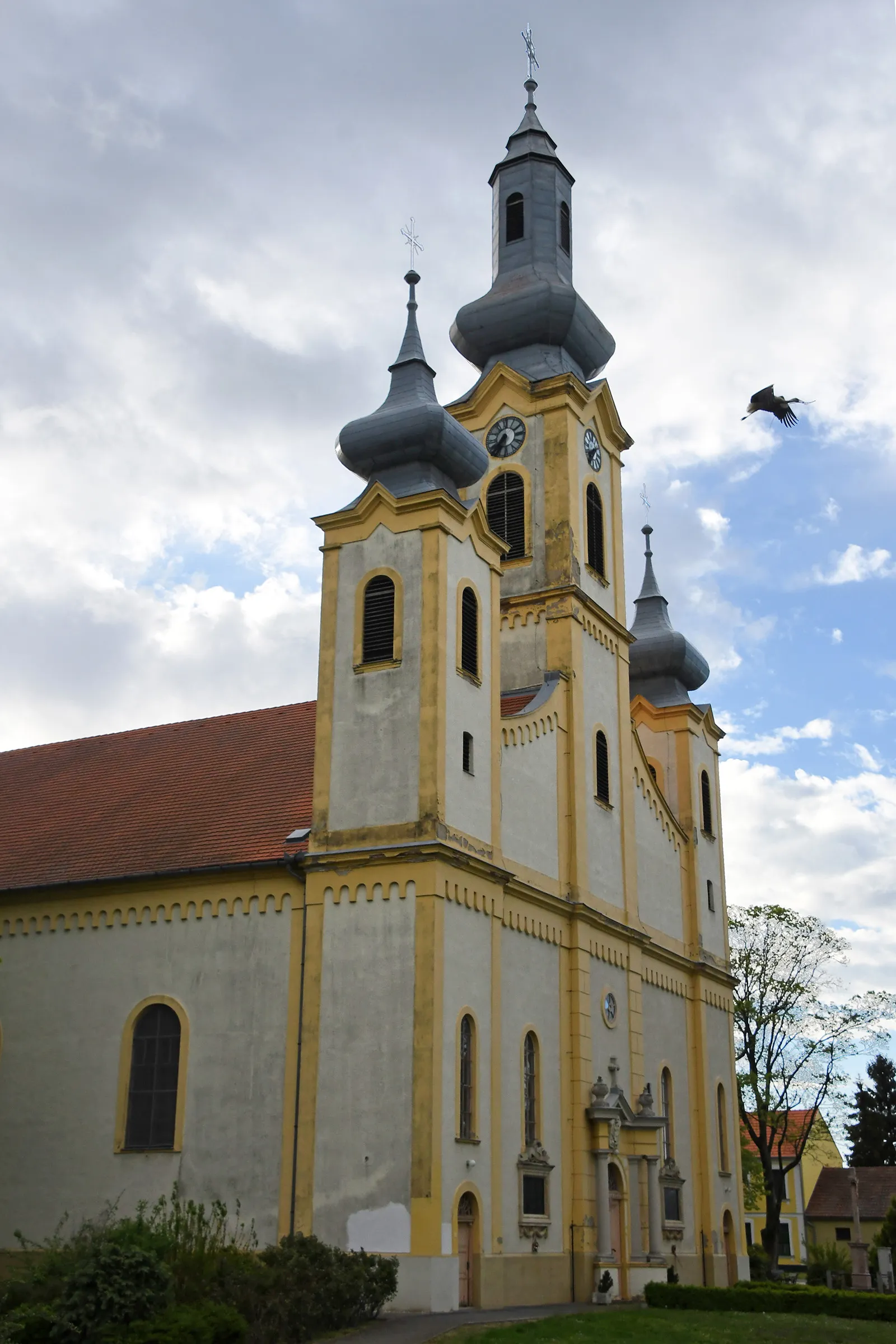 Photo showing: Roman Catholic church in Szany, Hungary