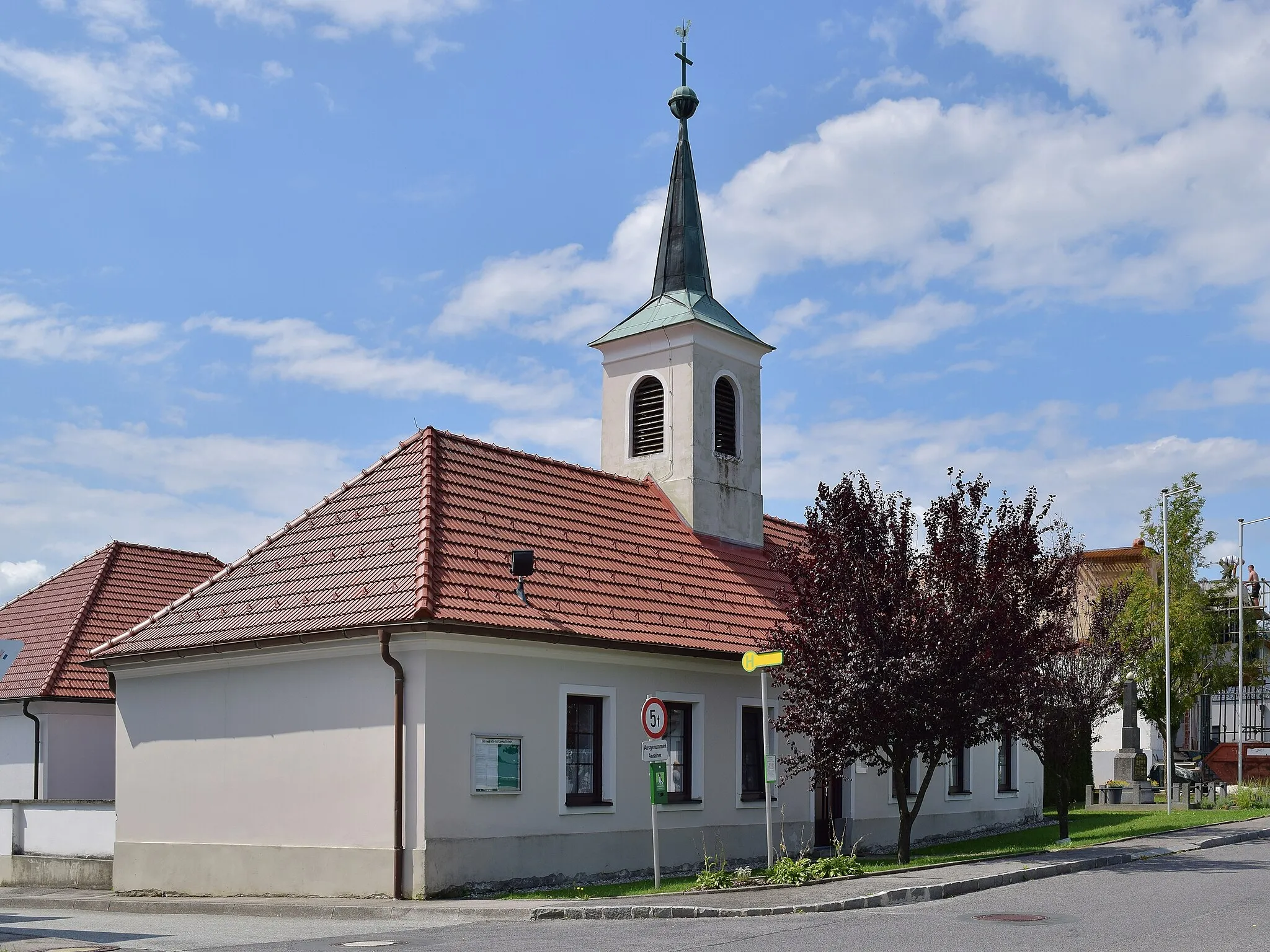 Photo showing: Der Kulturverein Günseck befindet sich seit 2007 im ehemaligen Schulgebäude der Dorfschule (vermutlich ein evangelisches Schul- und Bethaus).
