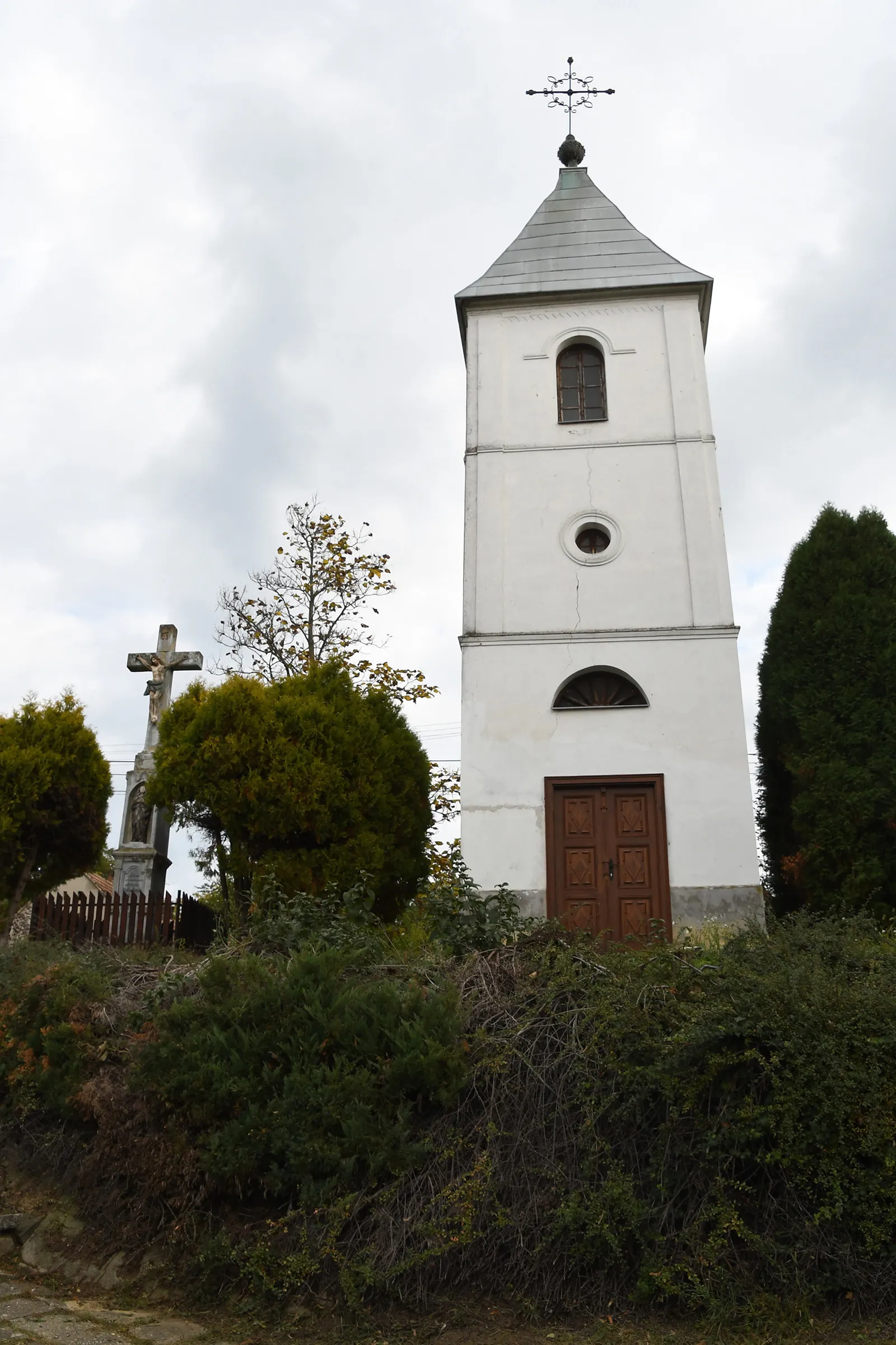 Photo showing: Roman Catholic bell tower in Hollád, Hungary