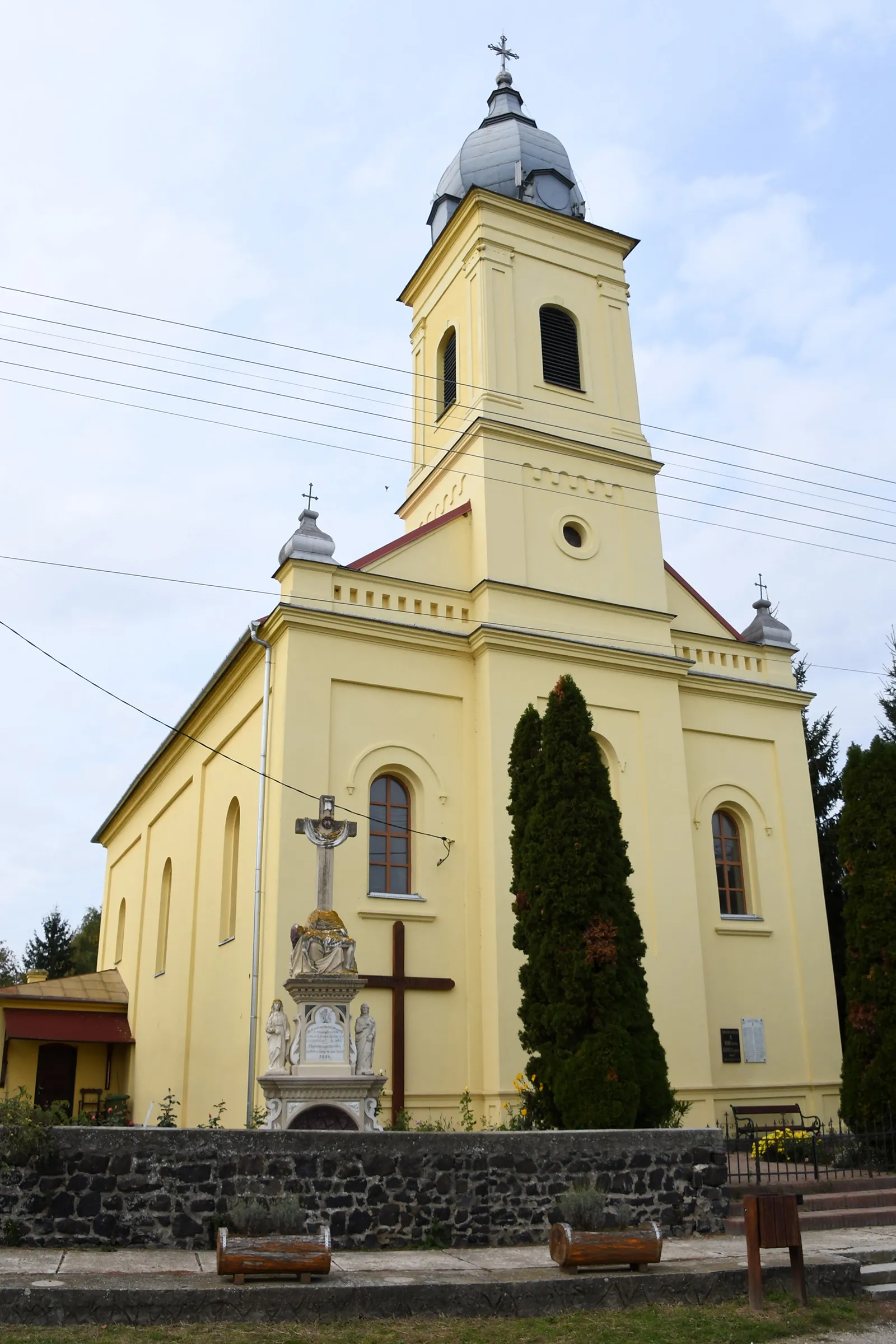 Photo showing: Roman Catholic church in Sávoly, Hungary