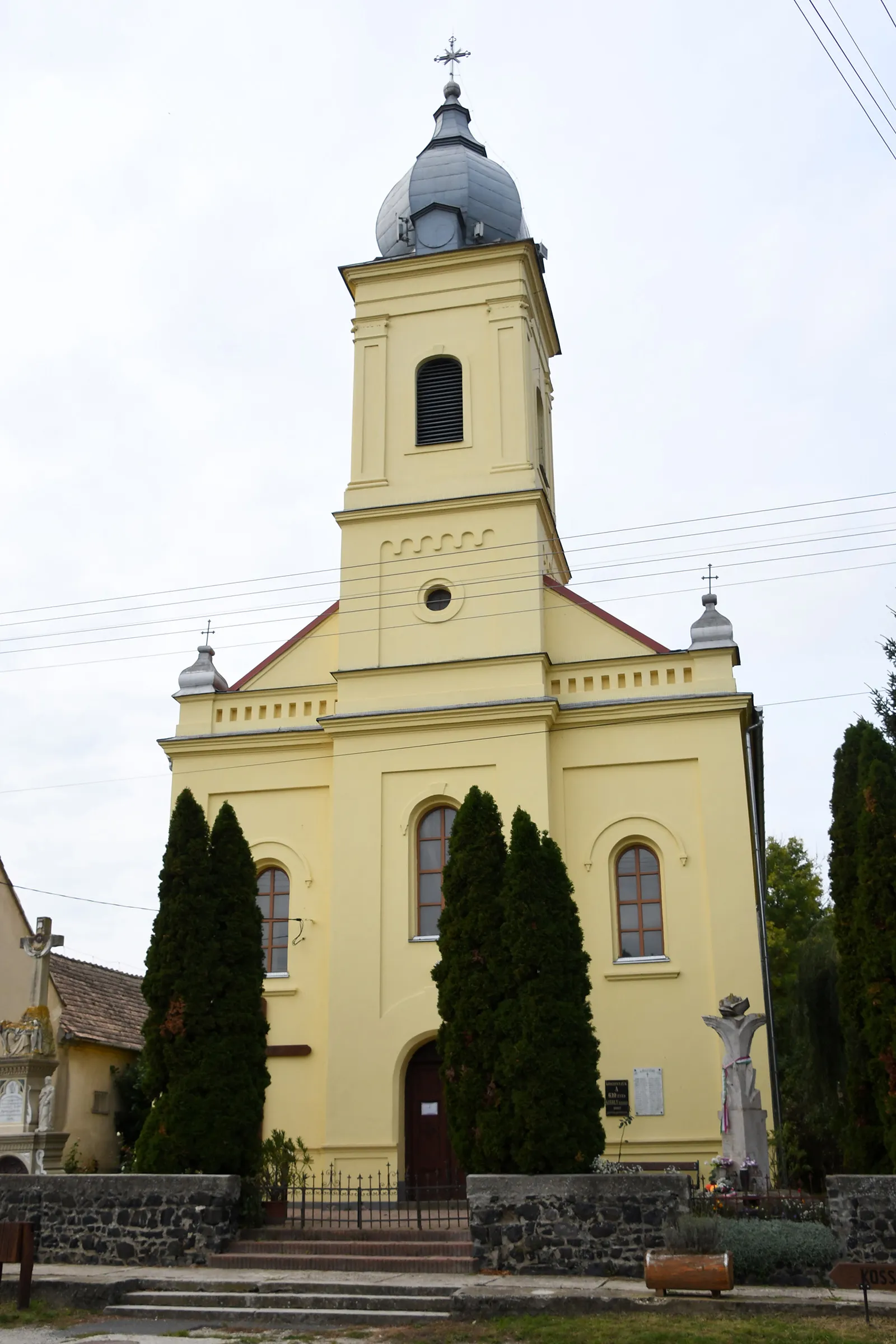 Photo showing: Roman Catholic church in Sávoly, Hungary