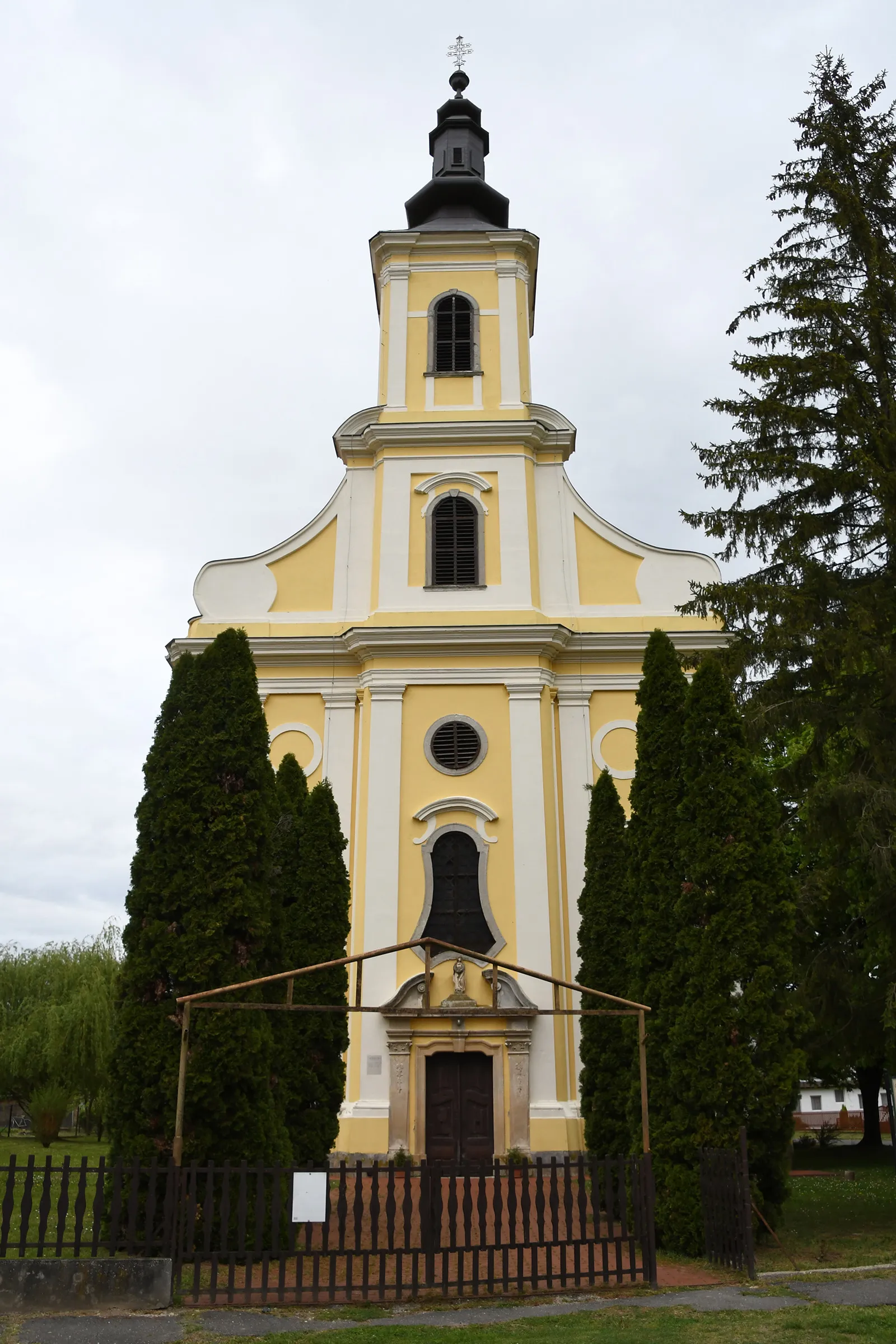 Photo showing: Roman Catholic church in Szécsisziget, Hungary