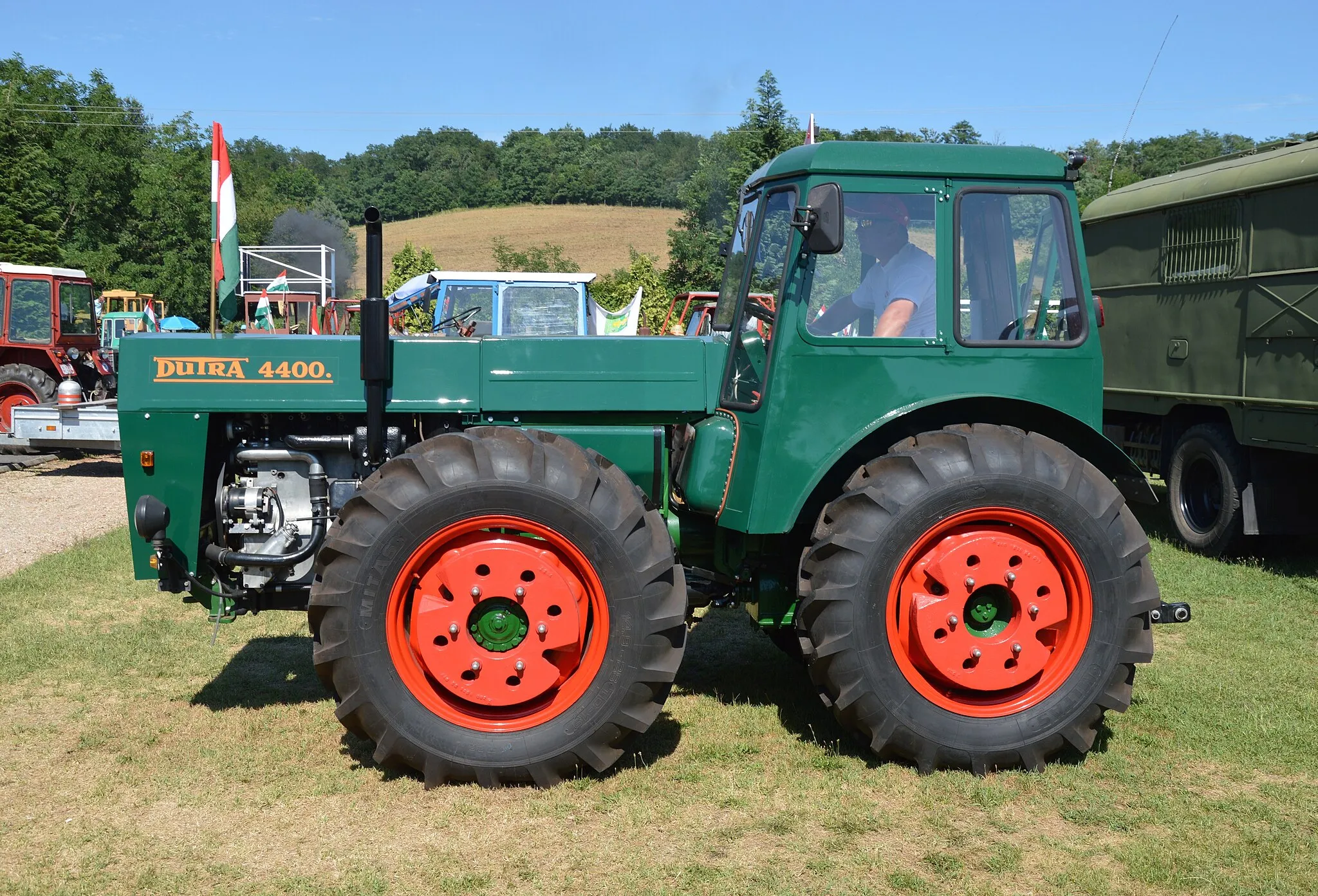 Photo showing: Dutra 4400 (UE-50) Hungarian four-wheel drive tractor