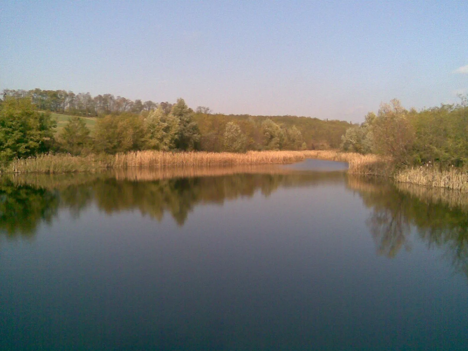 Photo showing: Nemesbüki Alsó-tó