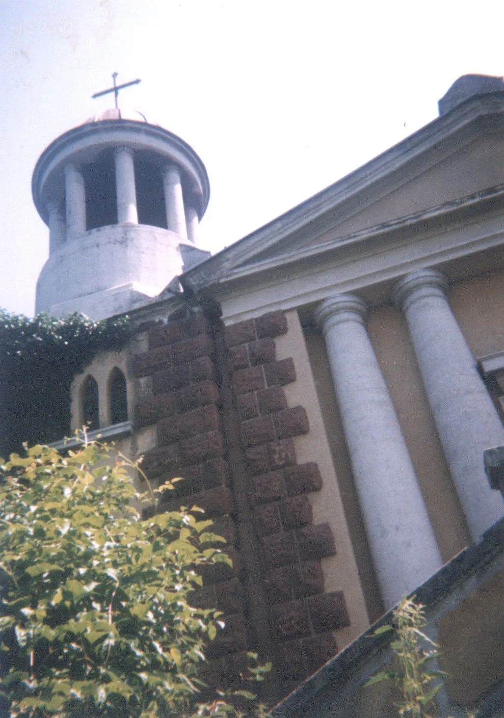 Photo showing: (H) Magyarország - romos kápolna az erdőben / ruined chapel in the woods (július 1996)