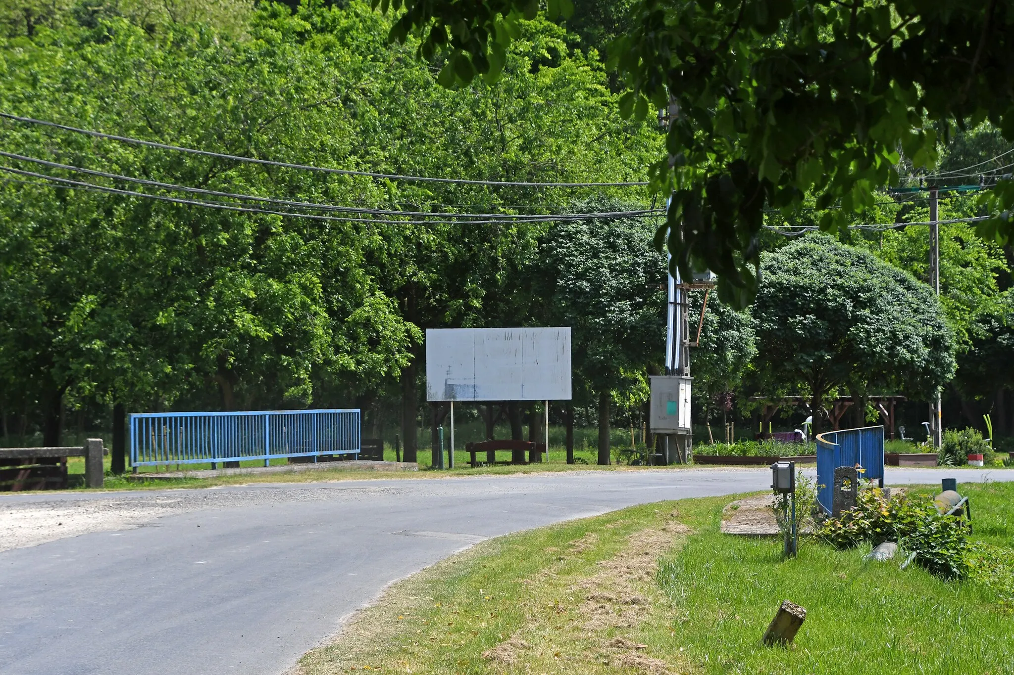 Photo showing: Bridge over the Báránd Stream in Dióskál, Hungary