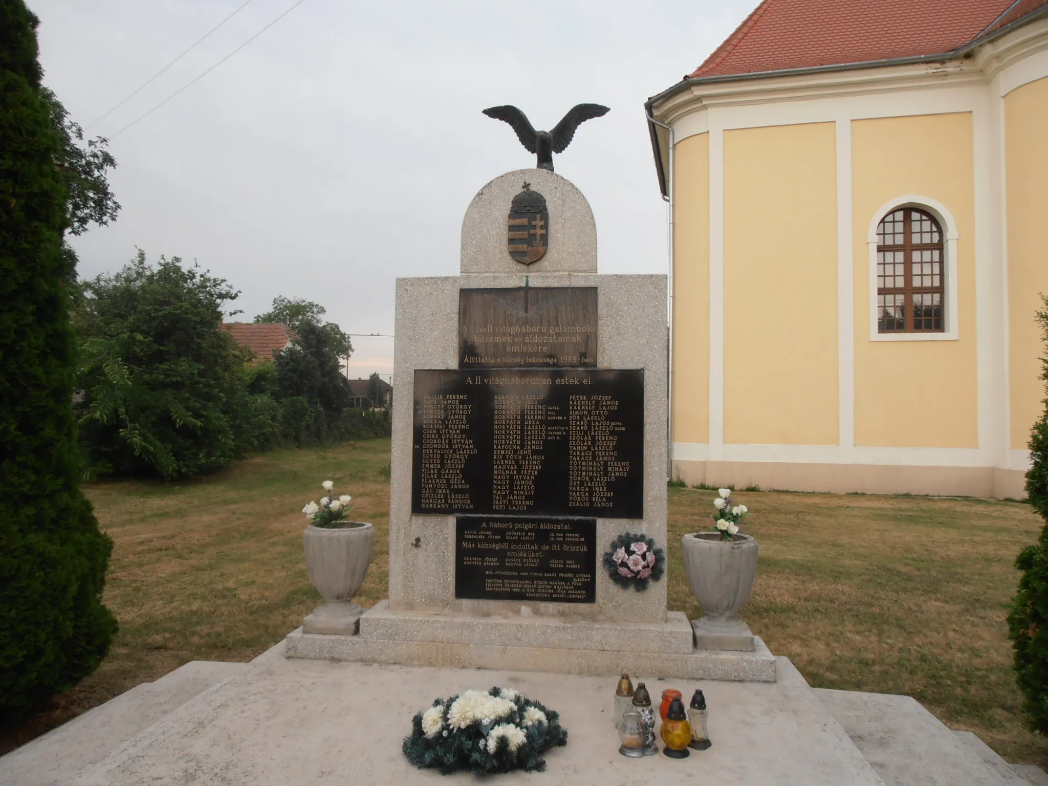 Photo showing: WWi & WWII memorial in Galambok, Hungary
