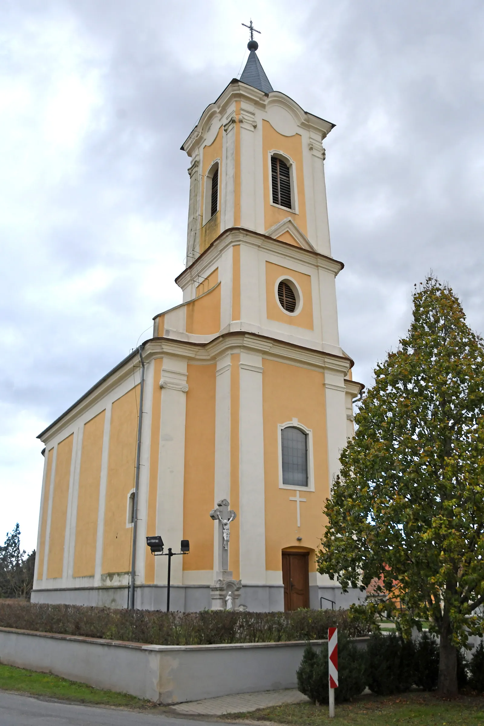 Photo showing: Roman Catholic church in Nick, Hungary