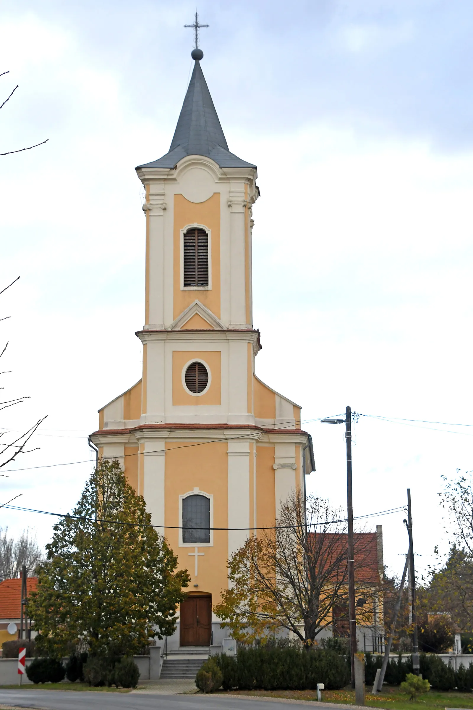 Photo showing: Roman Catholic church in Nick, Hungary