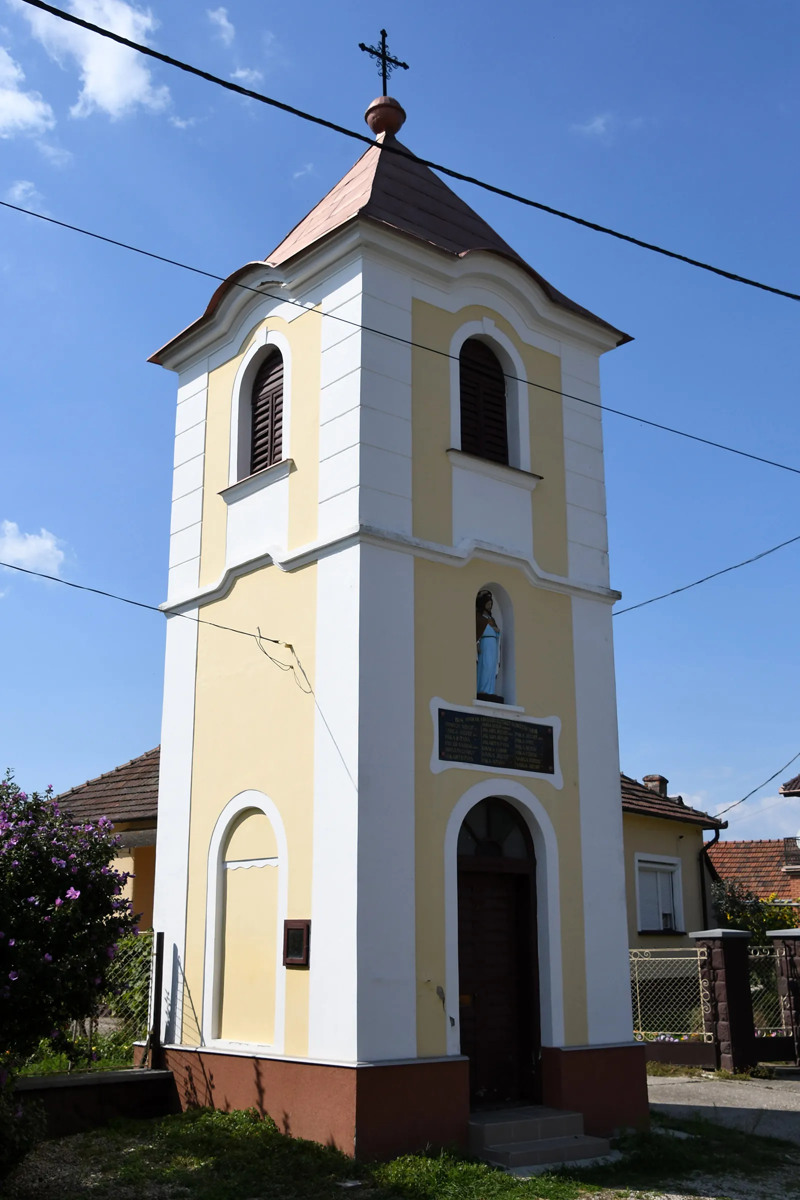 Photo showing: Roman Catholic bell tower in Zalaszentjakab, Hungary