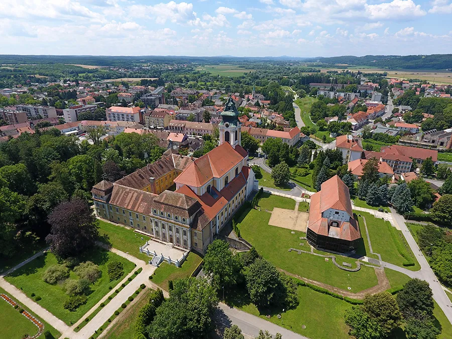 Photo showing: Ciszterci apátság légi fotón (Szentgotthárd)