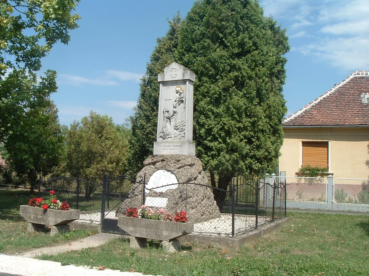Photo showing: The Memorial of the 1st and 2nd World War in Harasztifalu