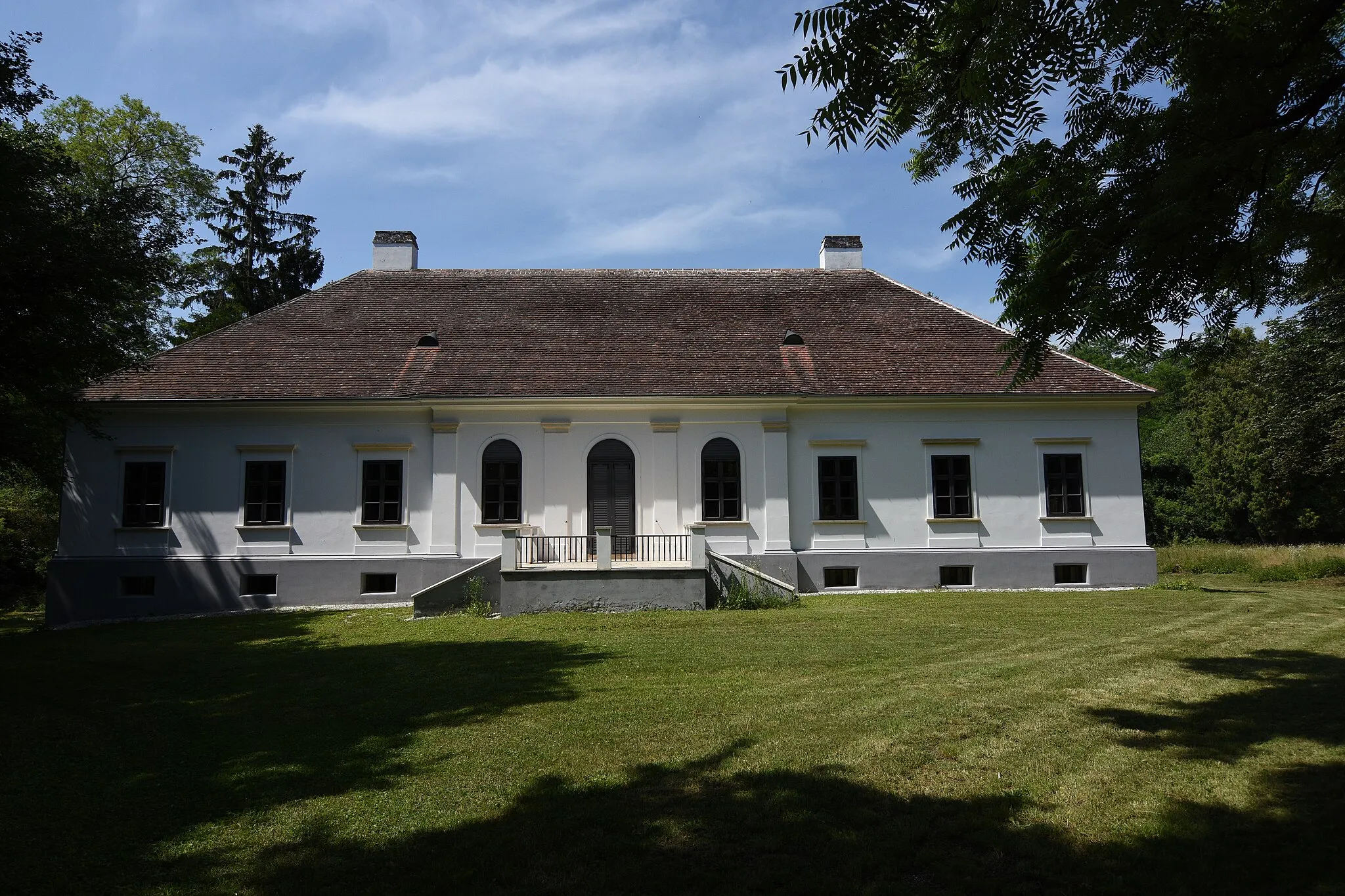 Photo showing: Tömörd Herrschaftshaus