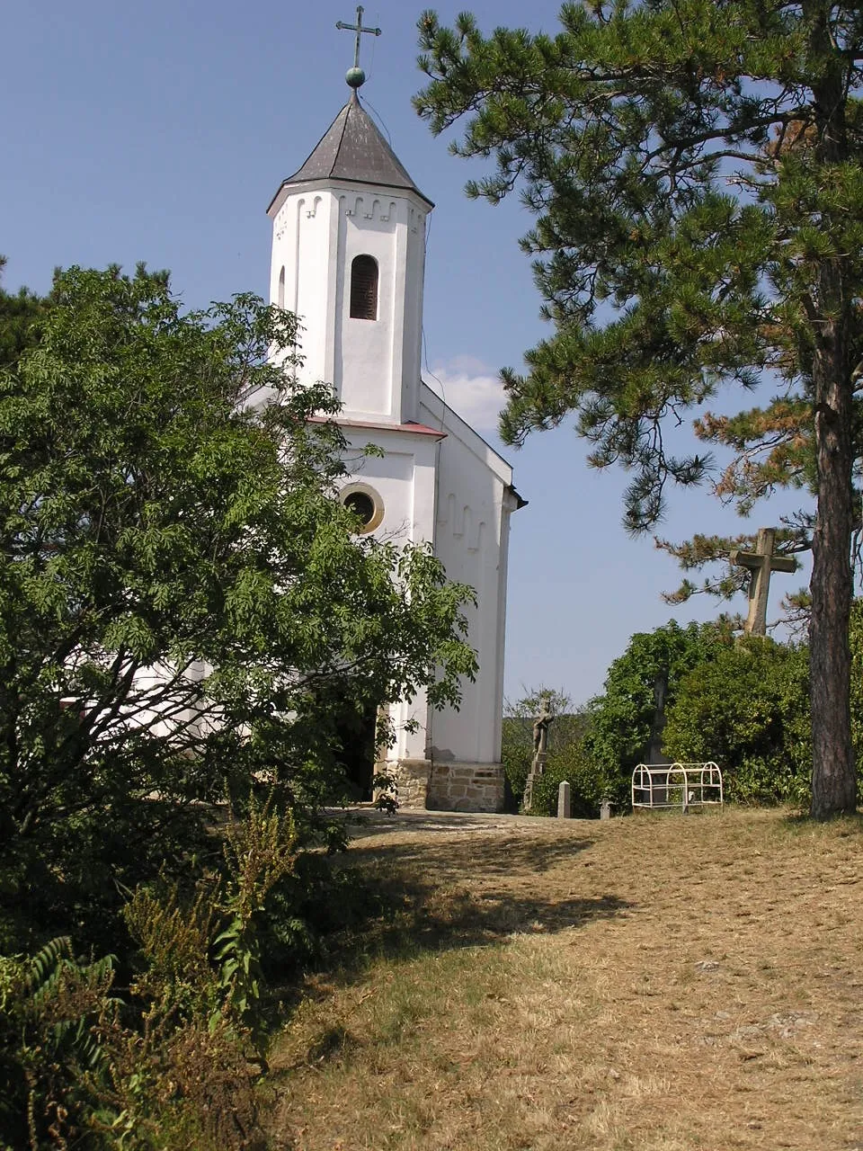 Photo showing: Katholische Votivkirche auf dem Sankt-Martin-Berg bei Vonyarcvashegy, Ungarn.