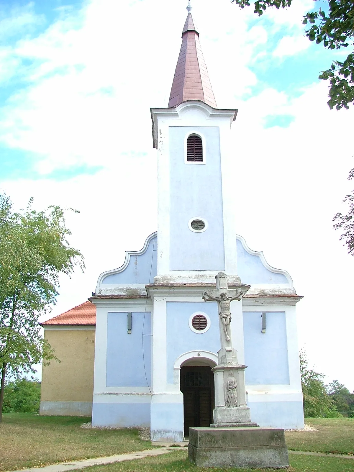 Photo showing: Allerheiligen-Kirche in Csehimindszent