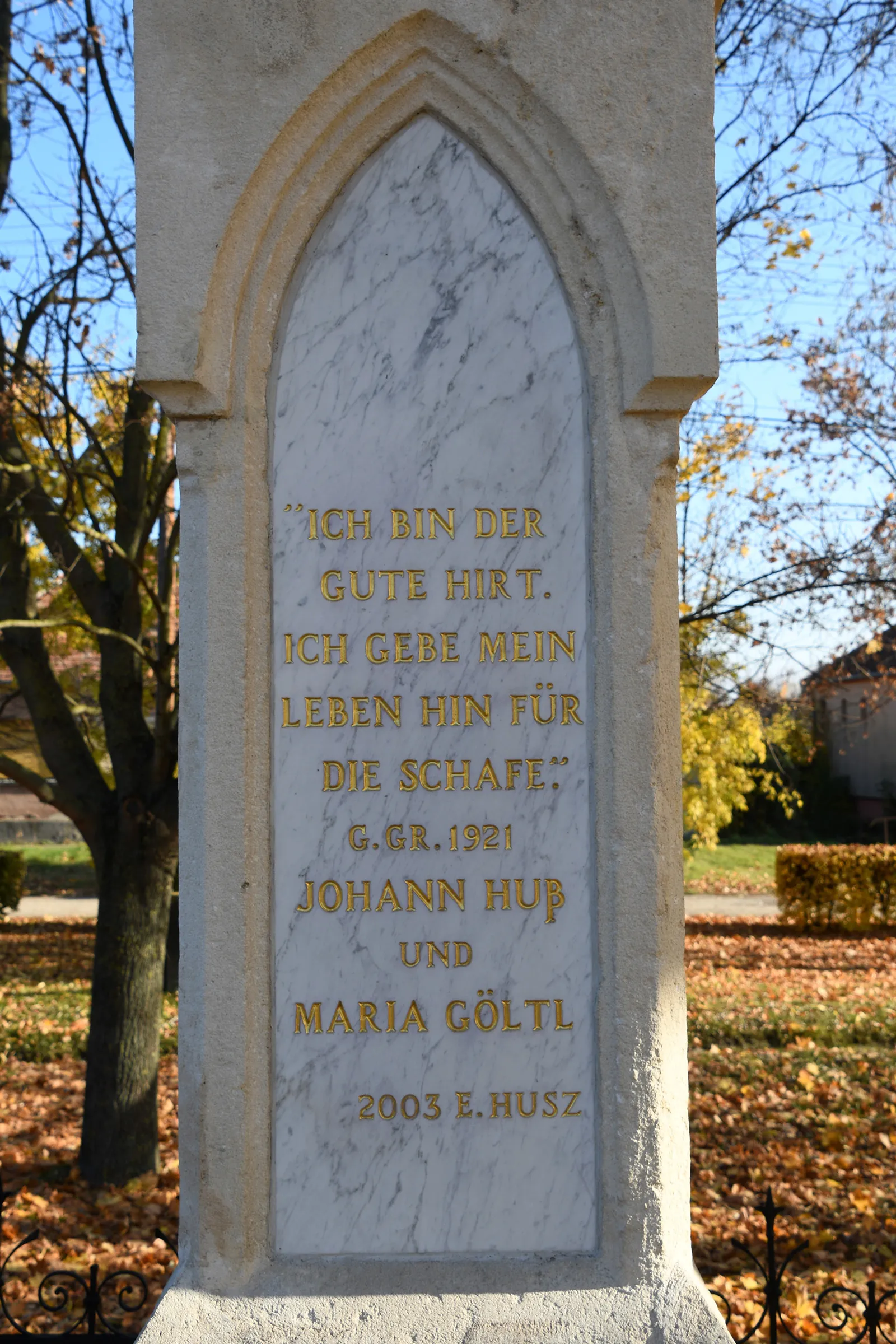 Photo showing: Good Shepherd statue in Győrsövényház, Hungary