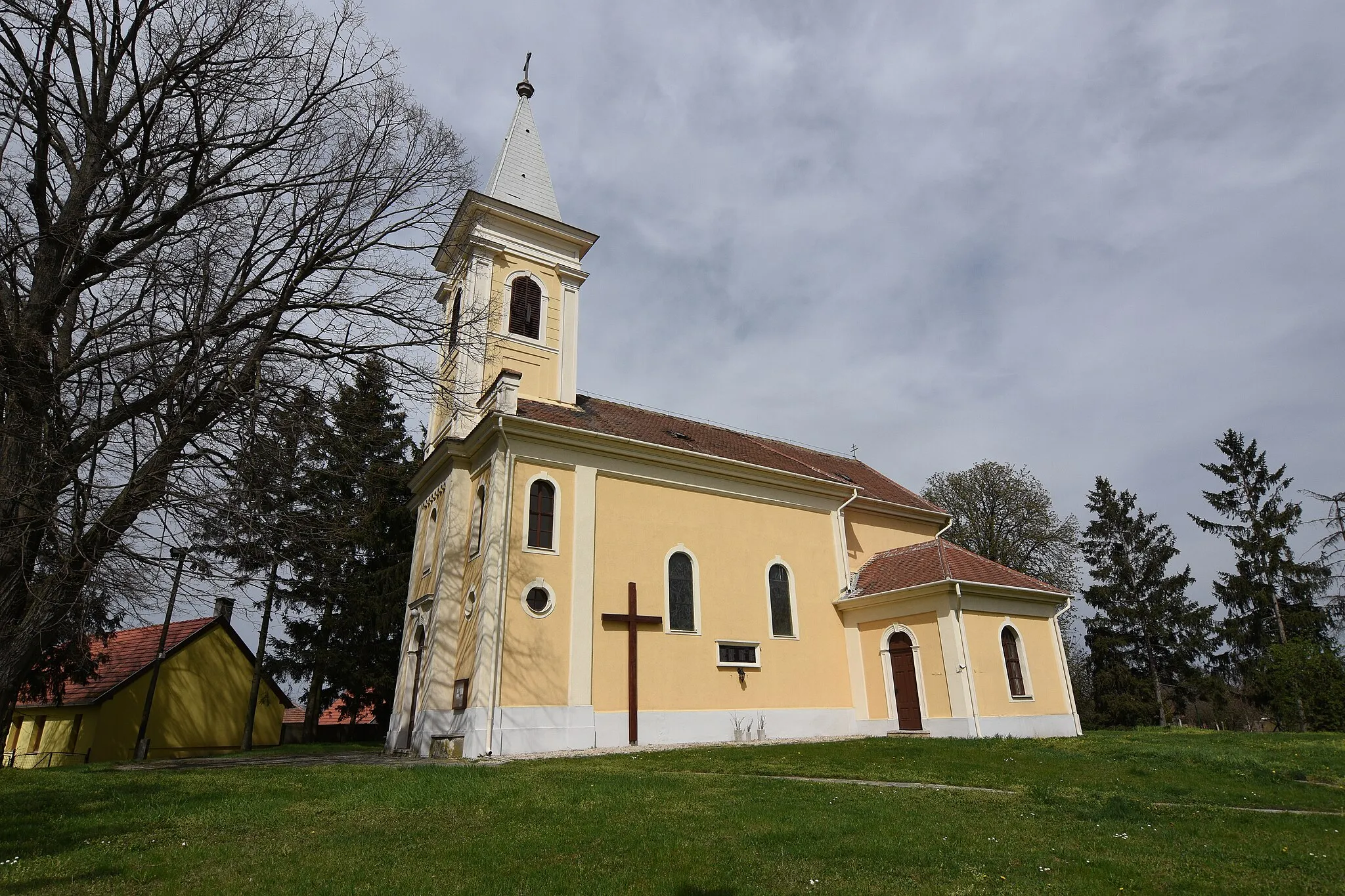 Photo showing: Saint Michael Church in Salköveskút