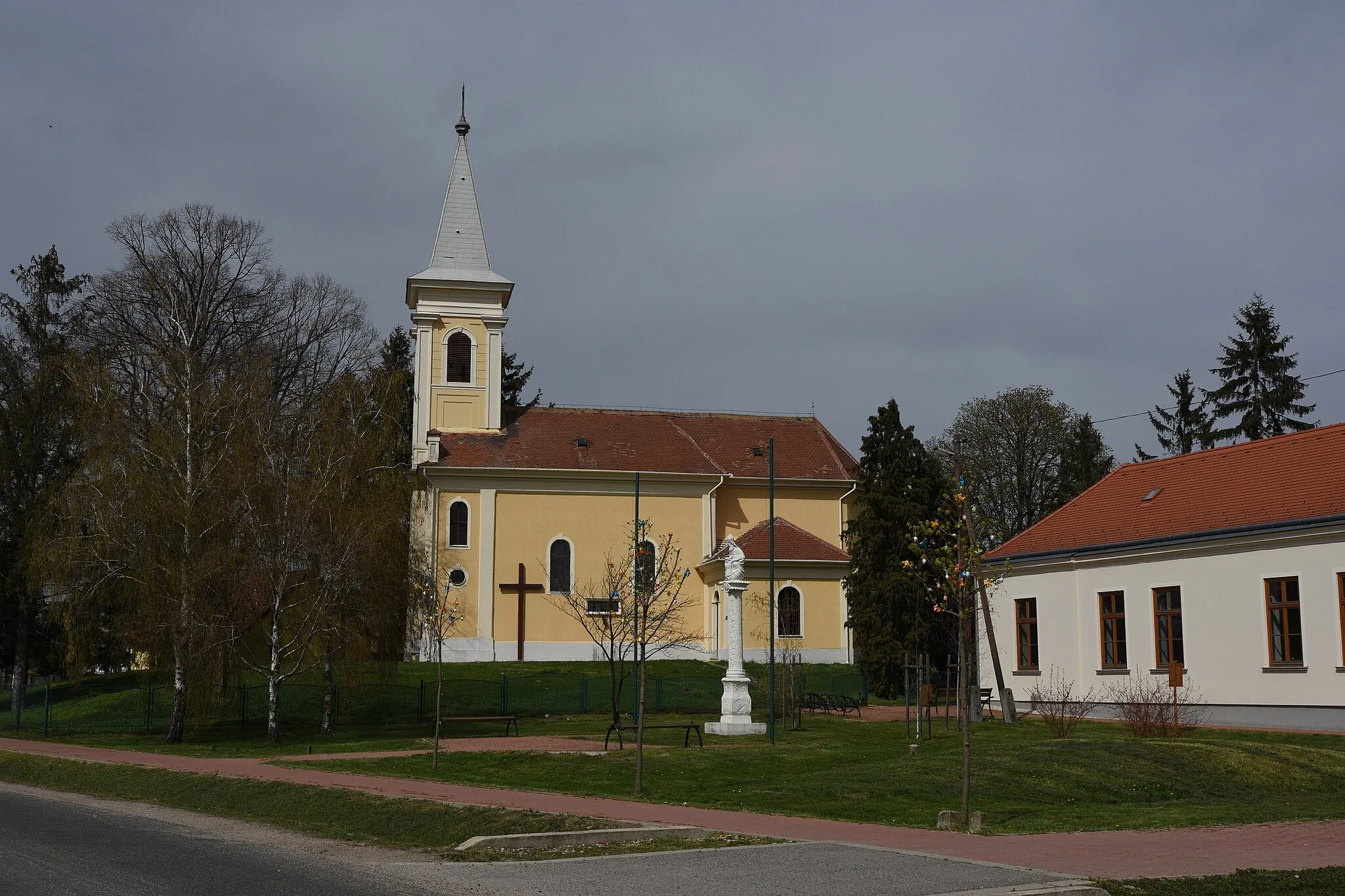 Photo showing: Saint Michael Church in Salköveskút