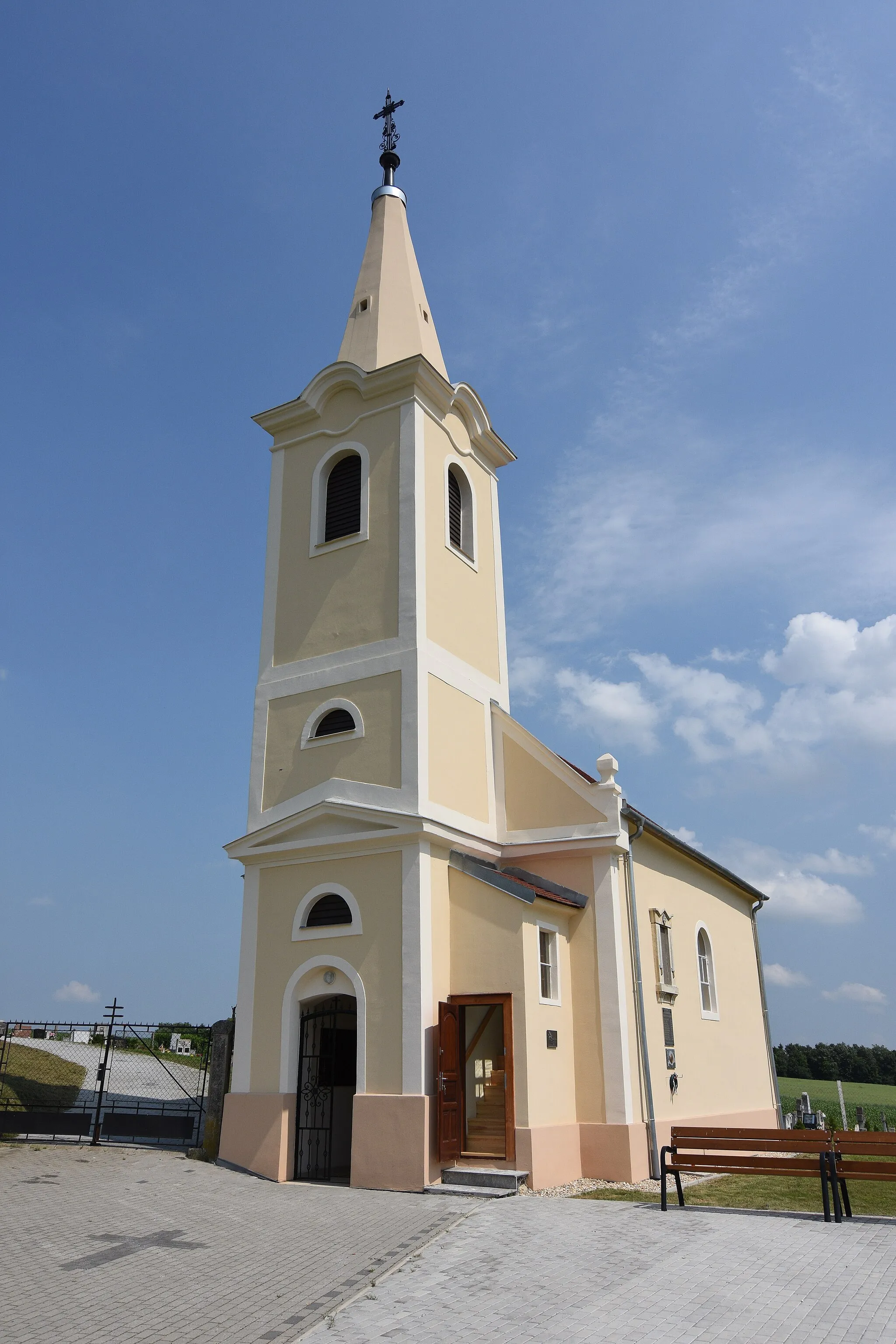 Photo showing: Saint Martin Church in Ólmod