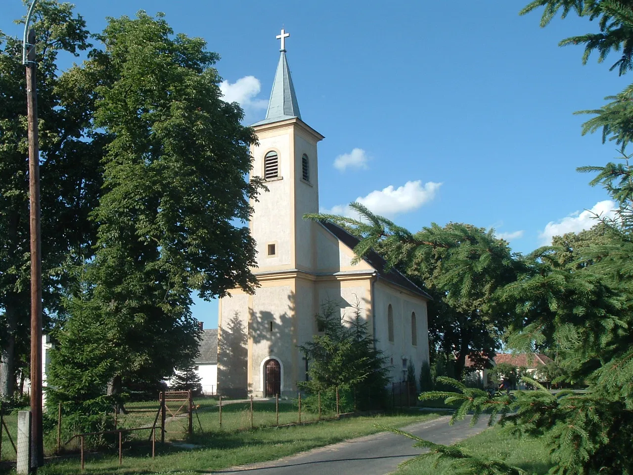 Photo showing: The Roman Catholic Church in Szenttamás (Püspökmolnári), Hungary. Szent Tamás apostol római katolikus templom