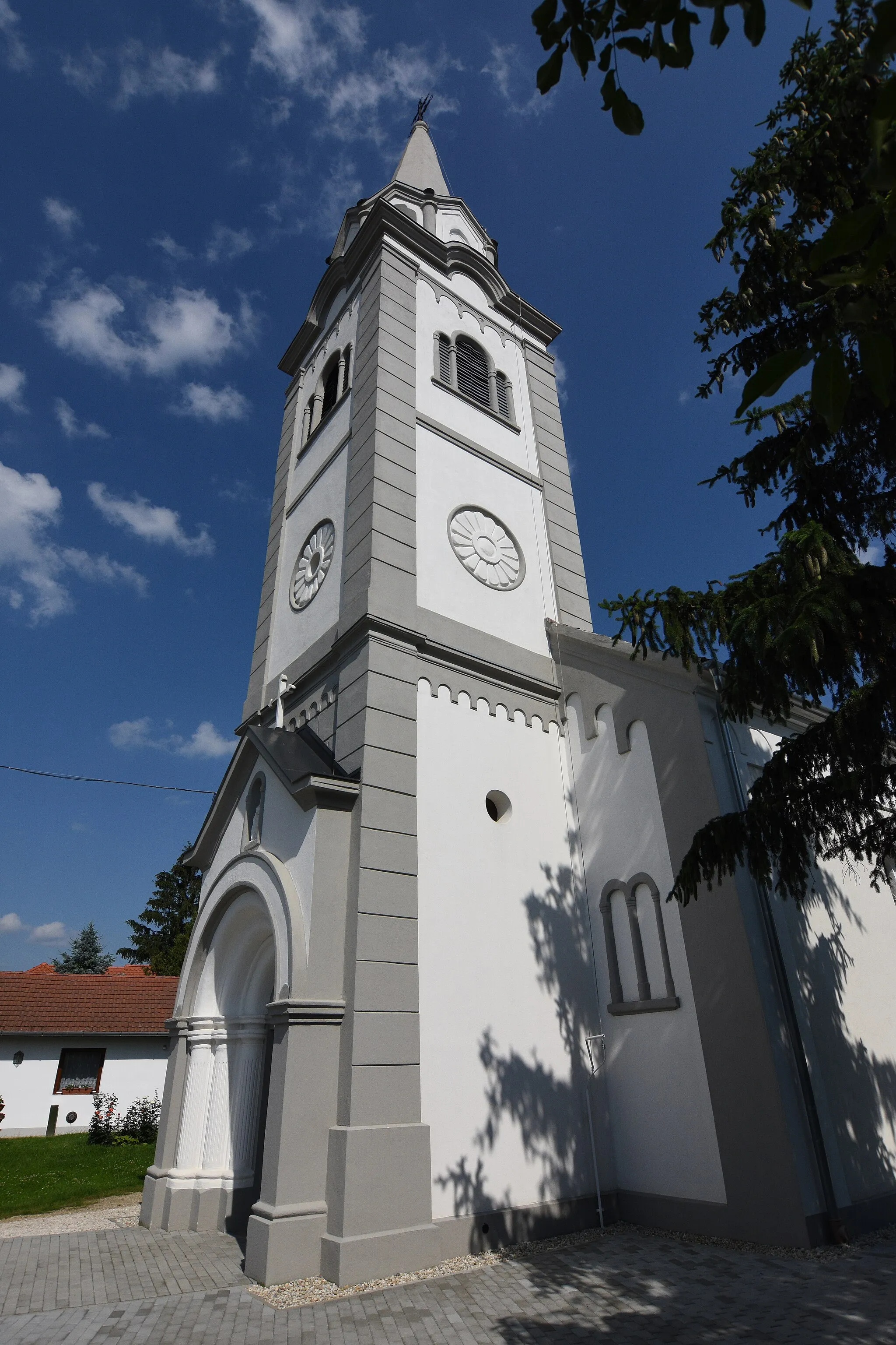 Photo showing: Church of the Nativity of the Virgin Mary in Lócs